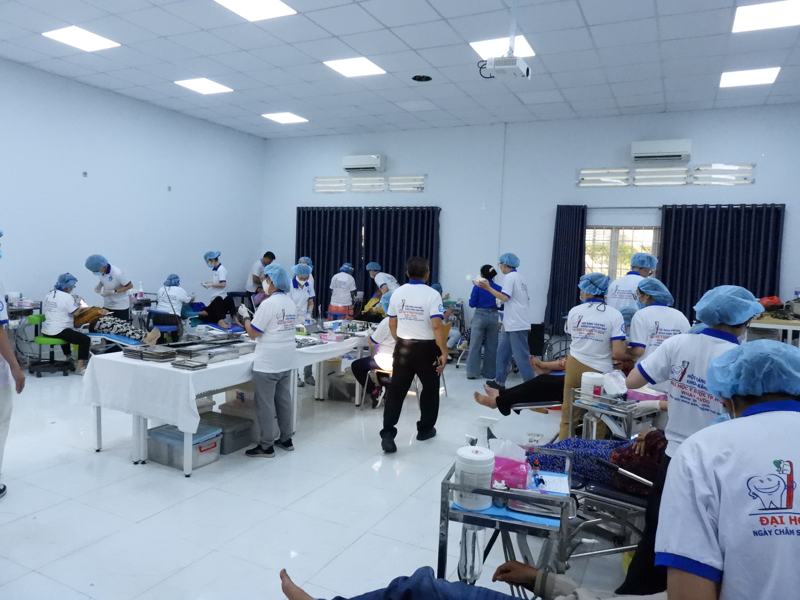Gần 4.000 người dân ở miền Tây được khám bệnh và cấp thuốc miễn phí - Ảnh 12.
