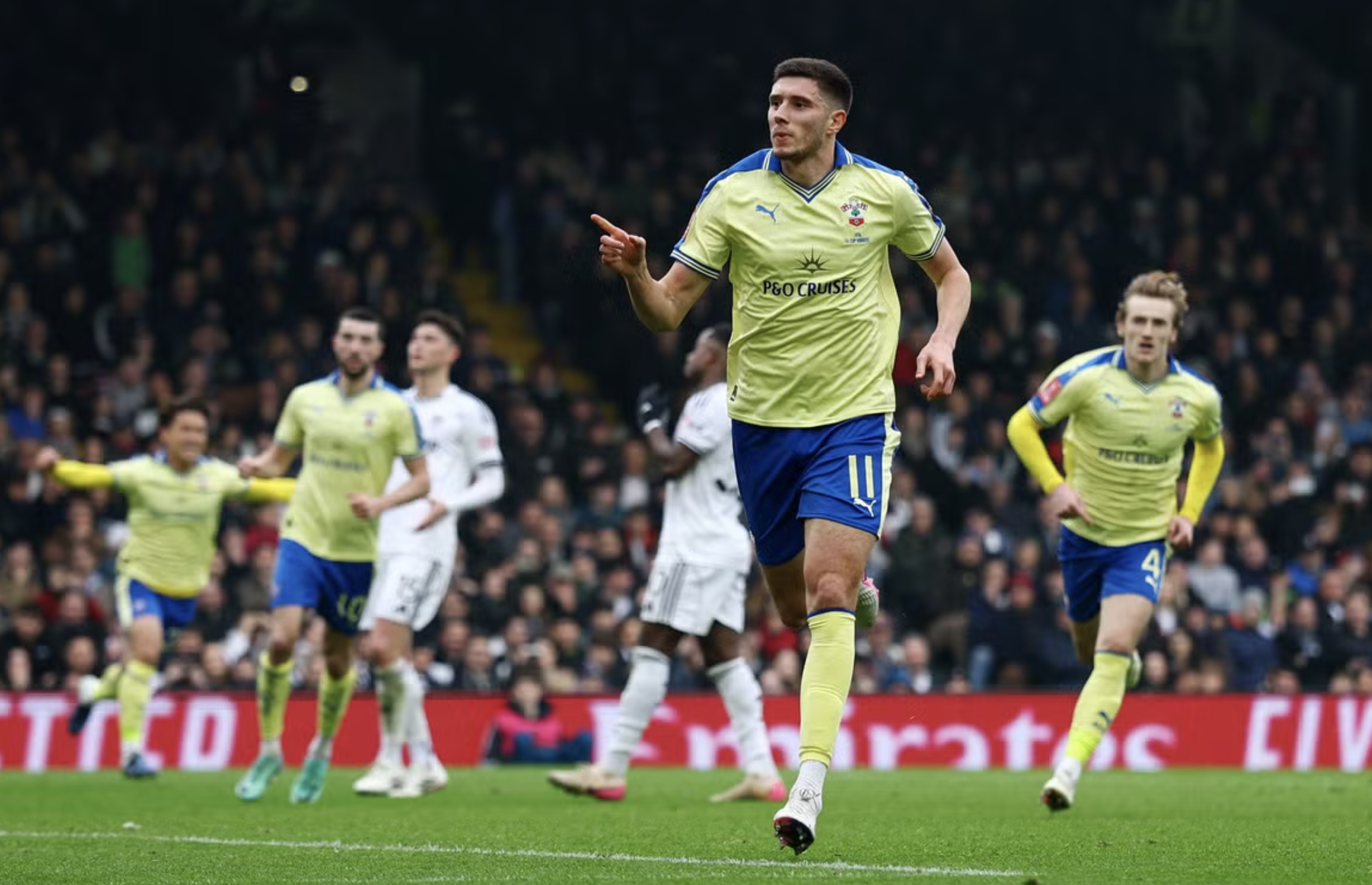 Leeds United v&agrave;o tứ kết FA Cup sau 23 năm - Ảnh 4.