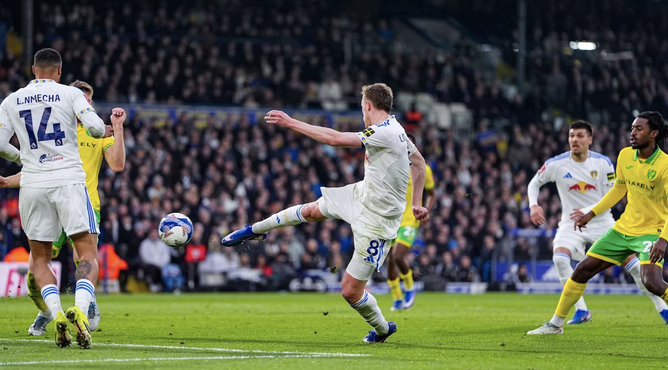 Leeds United v&agrave;o tứ kết FA Cup sau 23 năm - Ảnh 1.