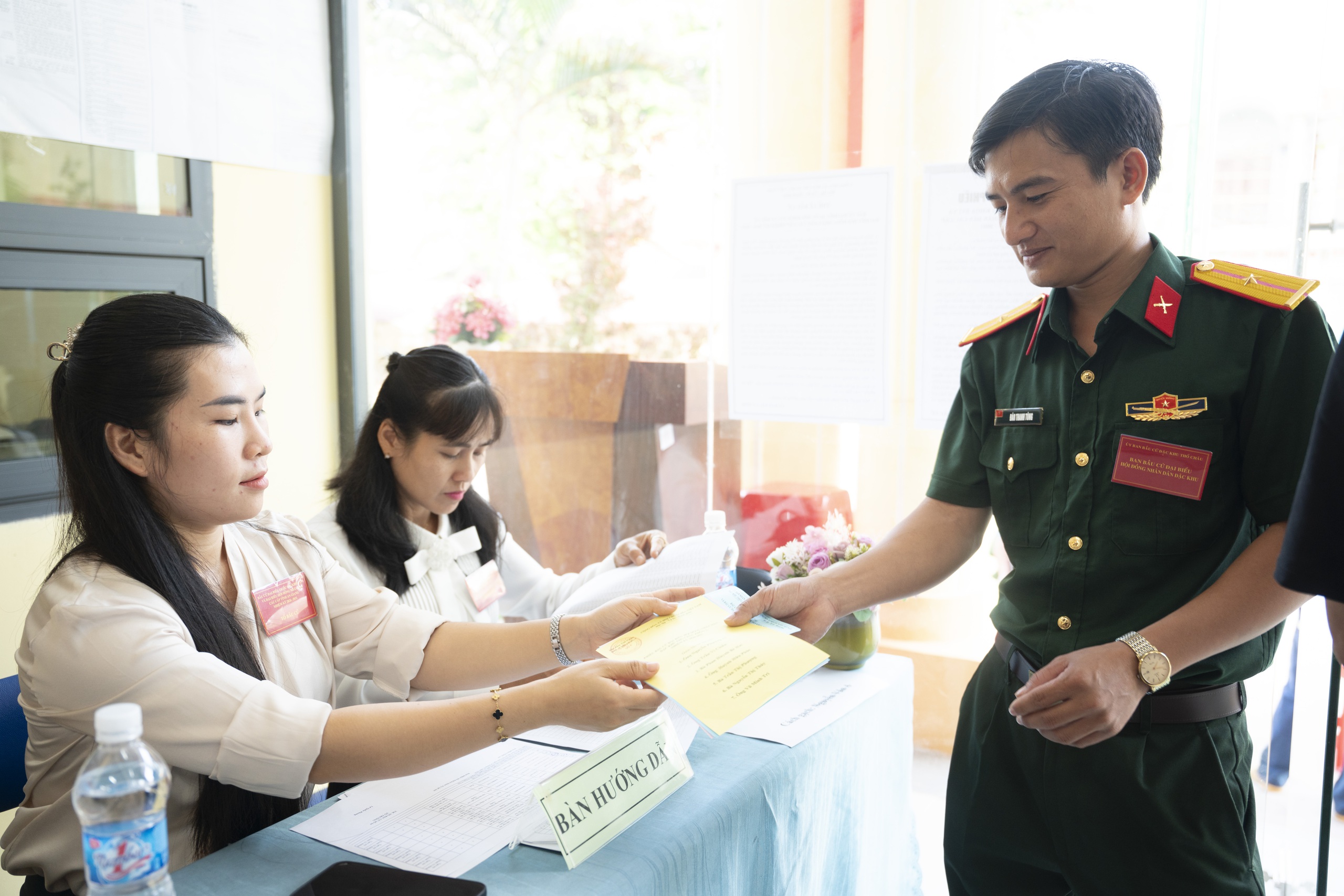 Cử tri Thổ Châu nô nức bầu cử sớm đại biểu Quốc hội năm 2026 - Ảnh 12.