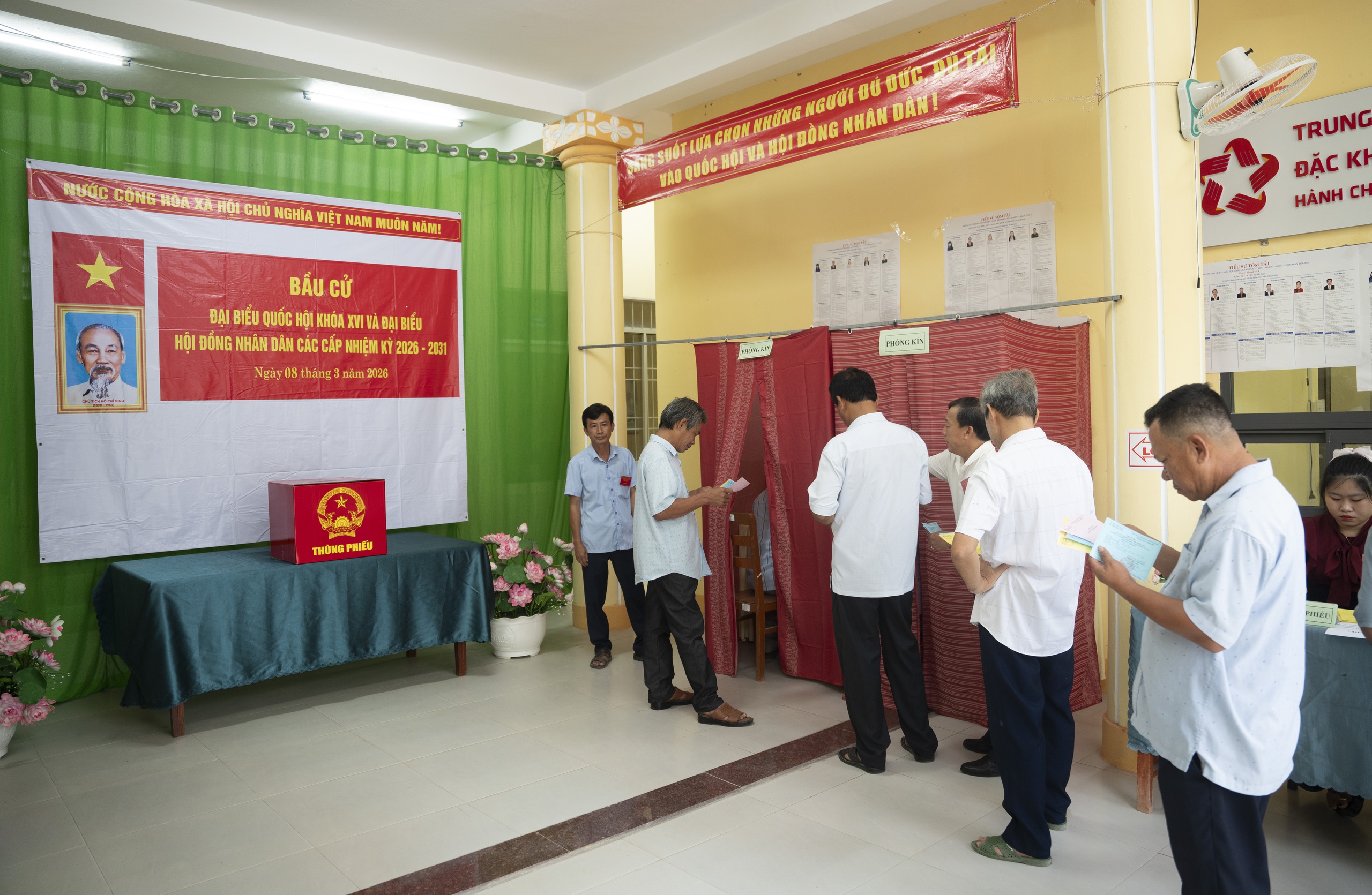 Cử tri Thổ Châu nô nức bầu cử sớm đại biểu Quốc hội năm 2026 - Ảnh 13.