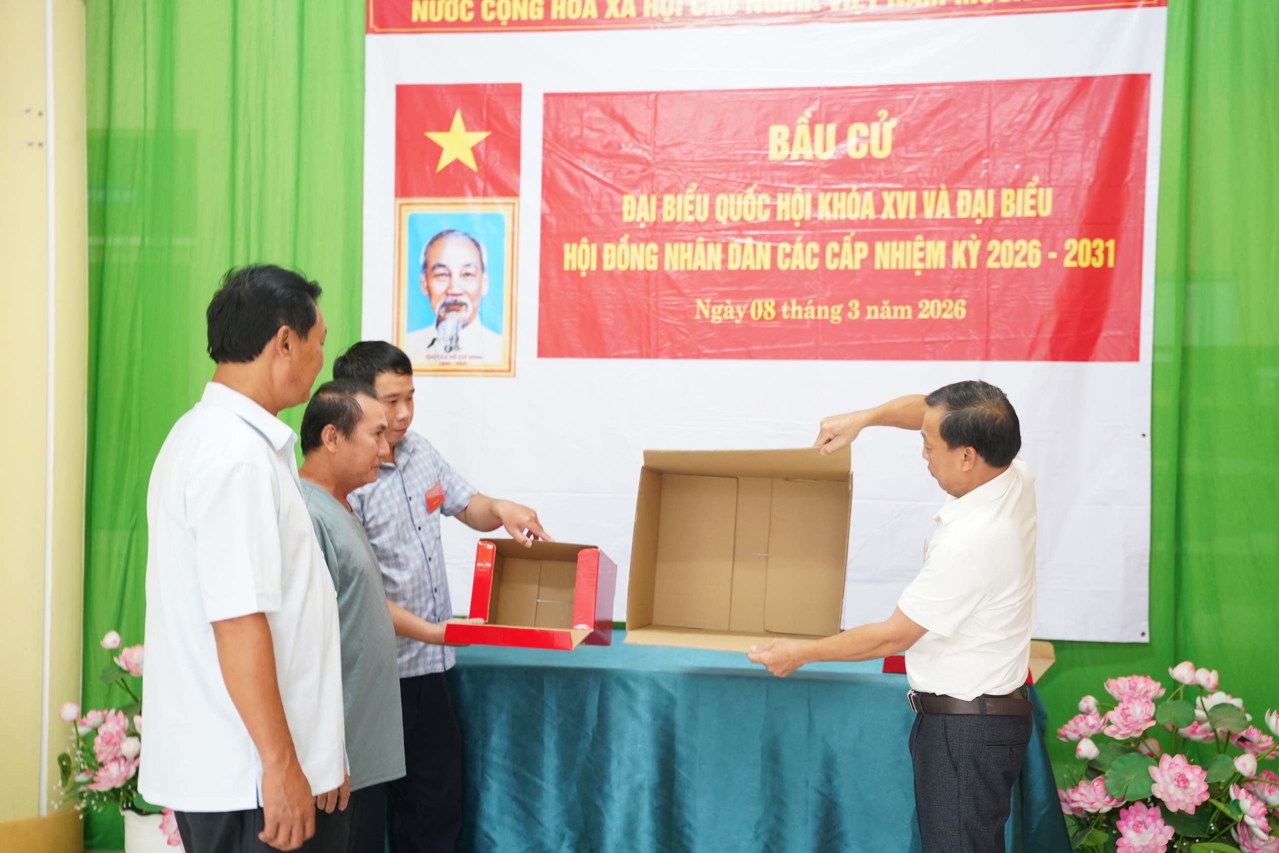 Cử tri Thổ Châu nô nức bầu cử sớm đại biểu Quốc hội năm 2026 - Ảnh 14.