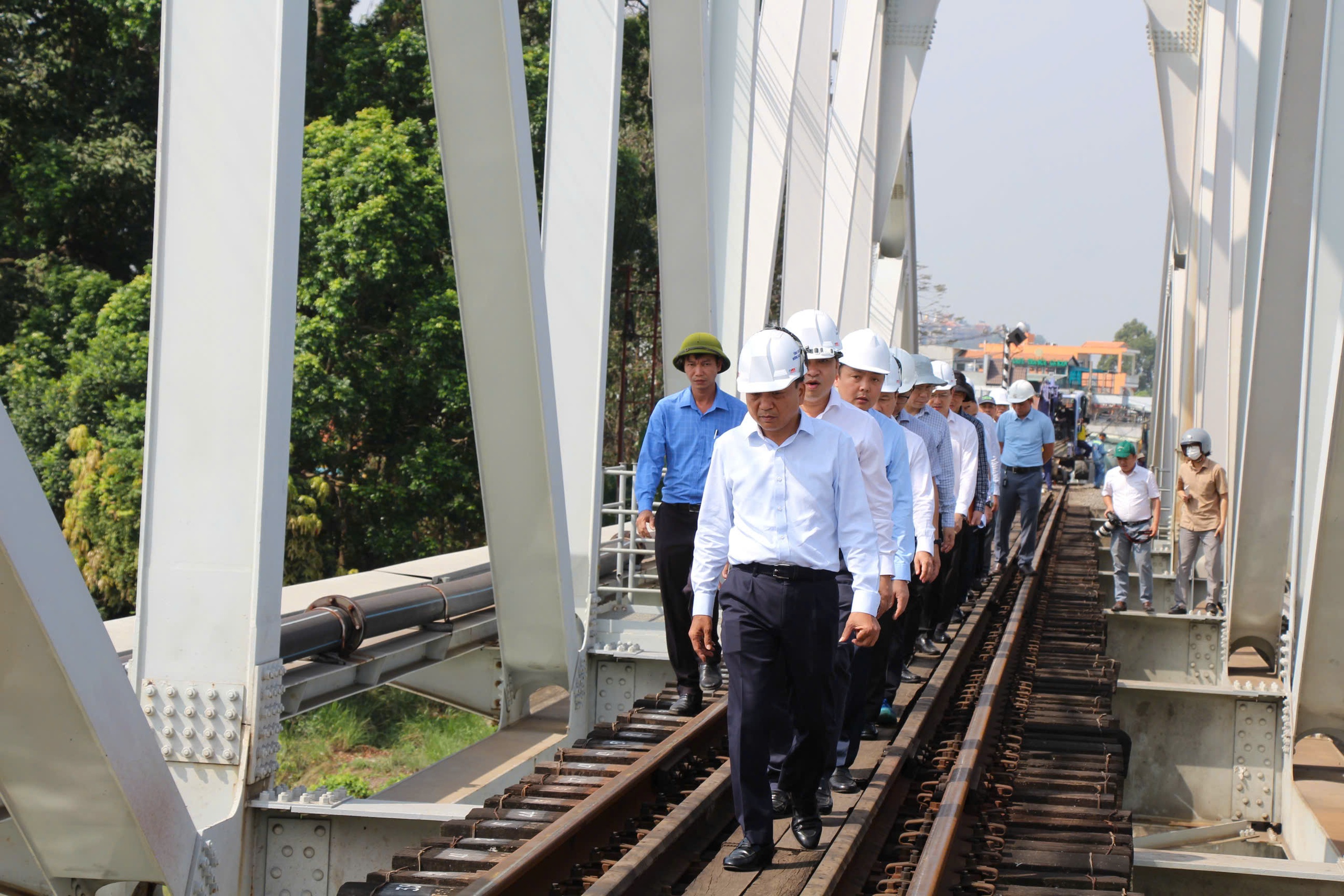 Chốt phương án sửa chữa cầu Ghềnh sau sự cố sà lan tông - Ảnh 10.