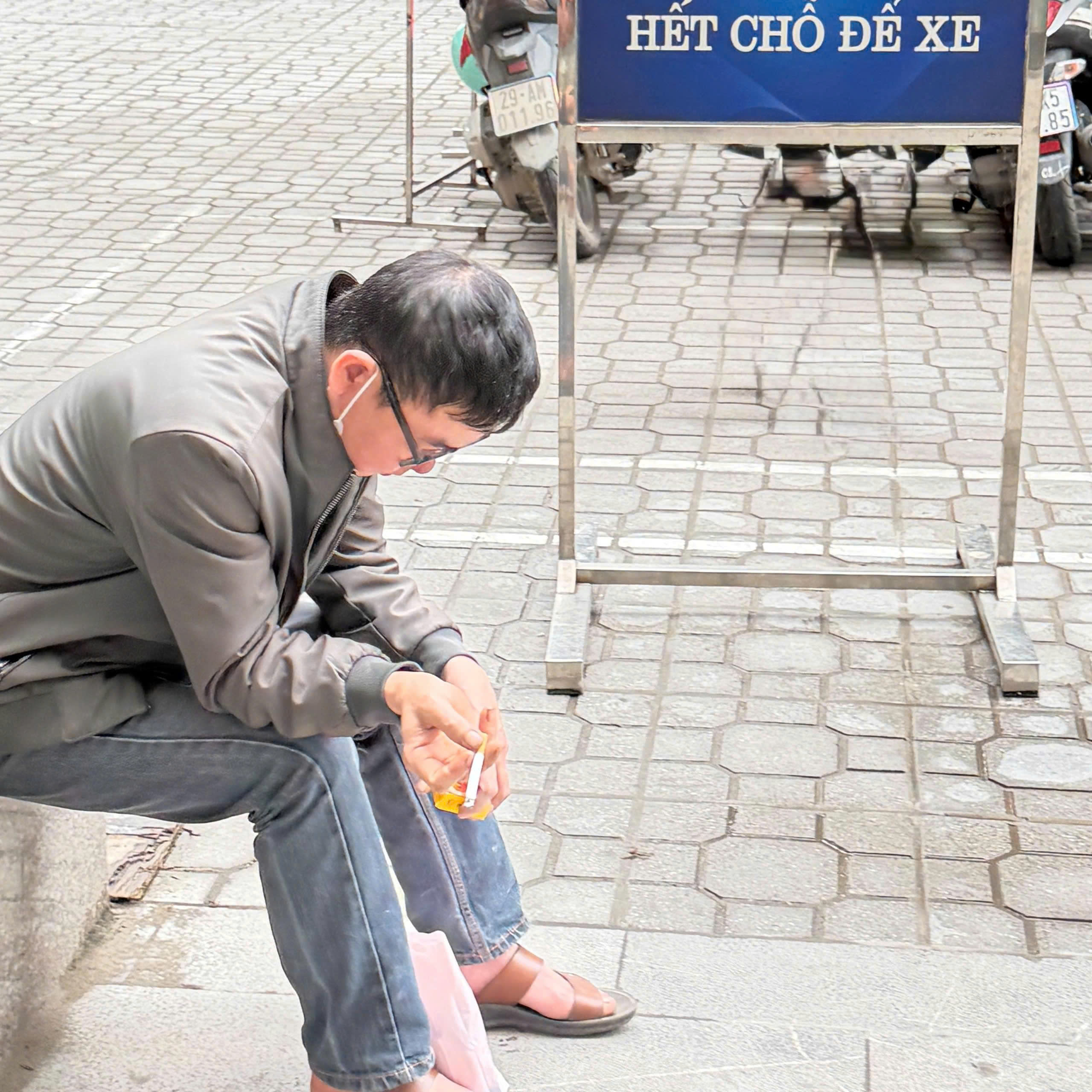 Mạnh tay hơn với thuốc lá - Ảnh 1.