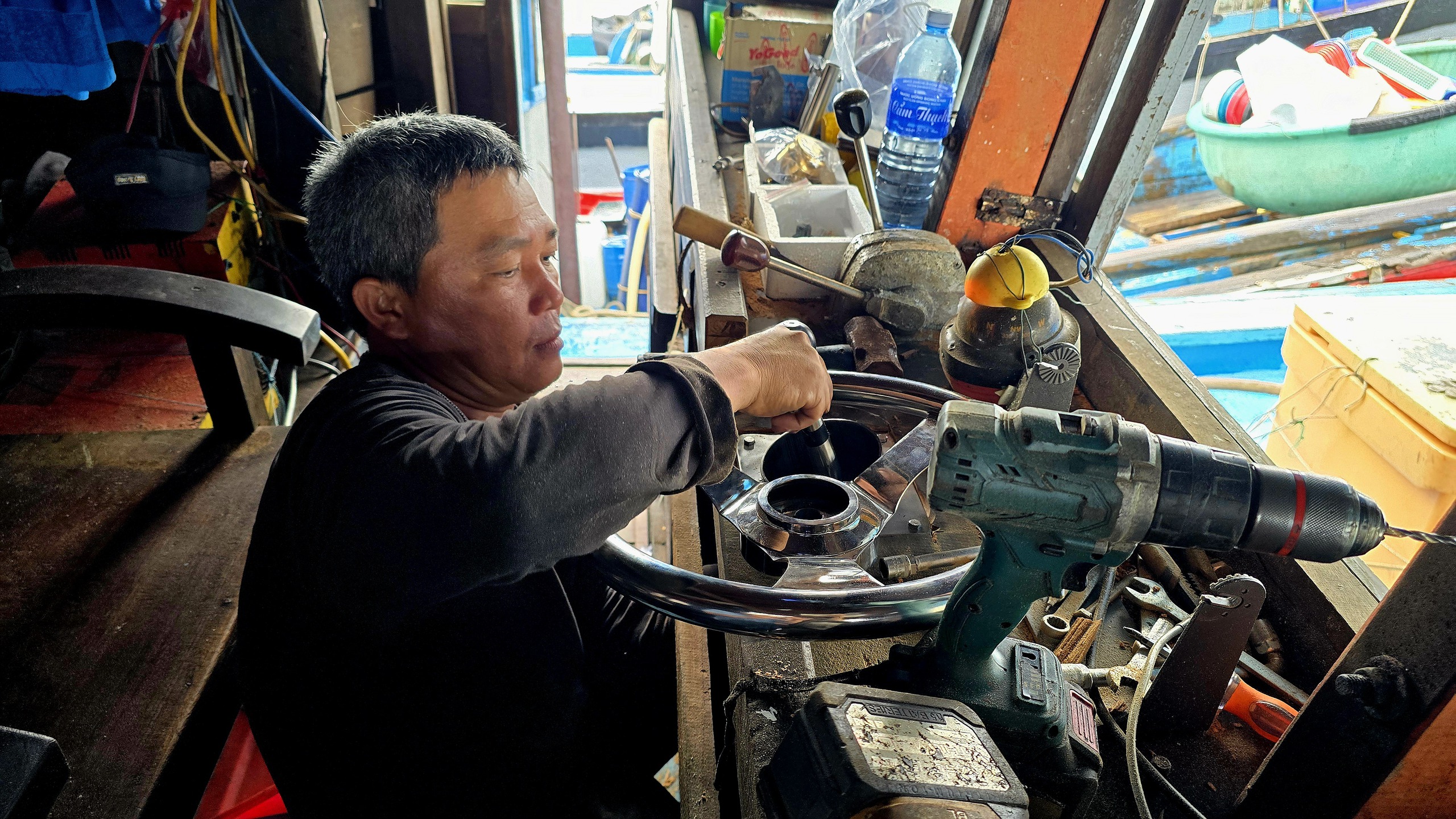 Giá dầu “nhảy múa”, ngư dân Đà Nẵng cân nhắc lên đời công nghệ - Ảnh 4.