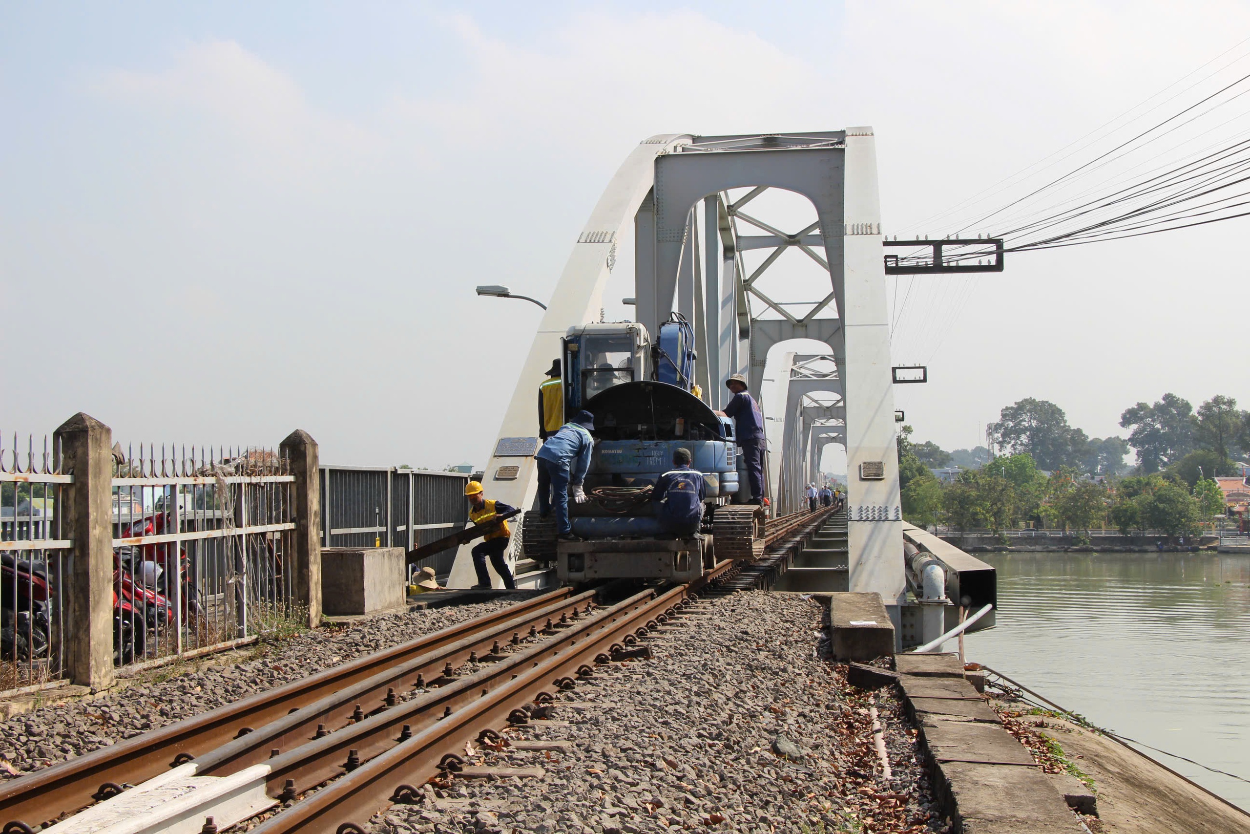 Chốt phương án sửa chữa cầu Ghềnh sau sự cố sà lan tông - Ảnh 9.