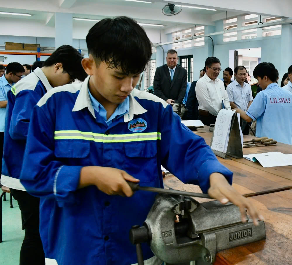TH&Uacute;C ĐẨY THỊ TRƯỜNG LAO ĐỘNG BỨT PH&Aacute; (*): Gỡ n&uacute;t thắt chất lượng nguồn nh&acirc;n lực - Ảnh 1.