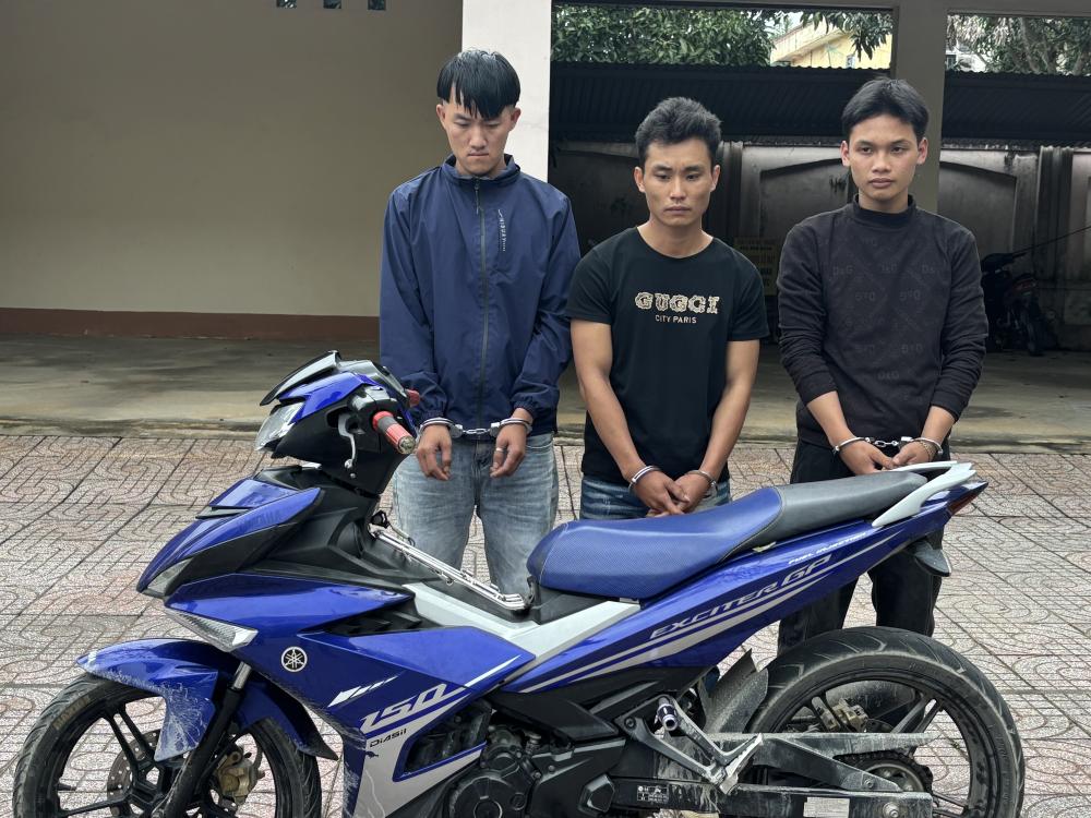 Bắt giữ 3 đối tượng g&acirc;y ra vụ cướp giật t&aacute;o tợn trong đ&ecirc;m 8-3 - Ảnh 1.