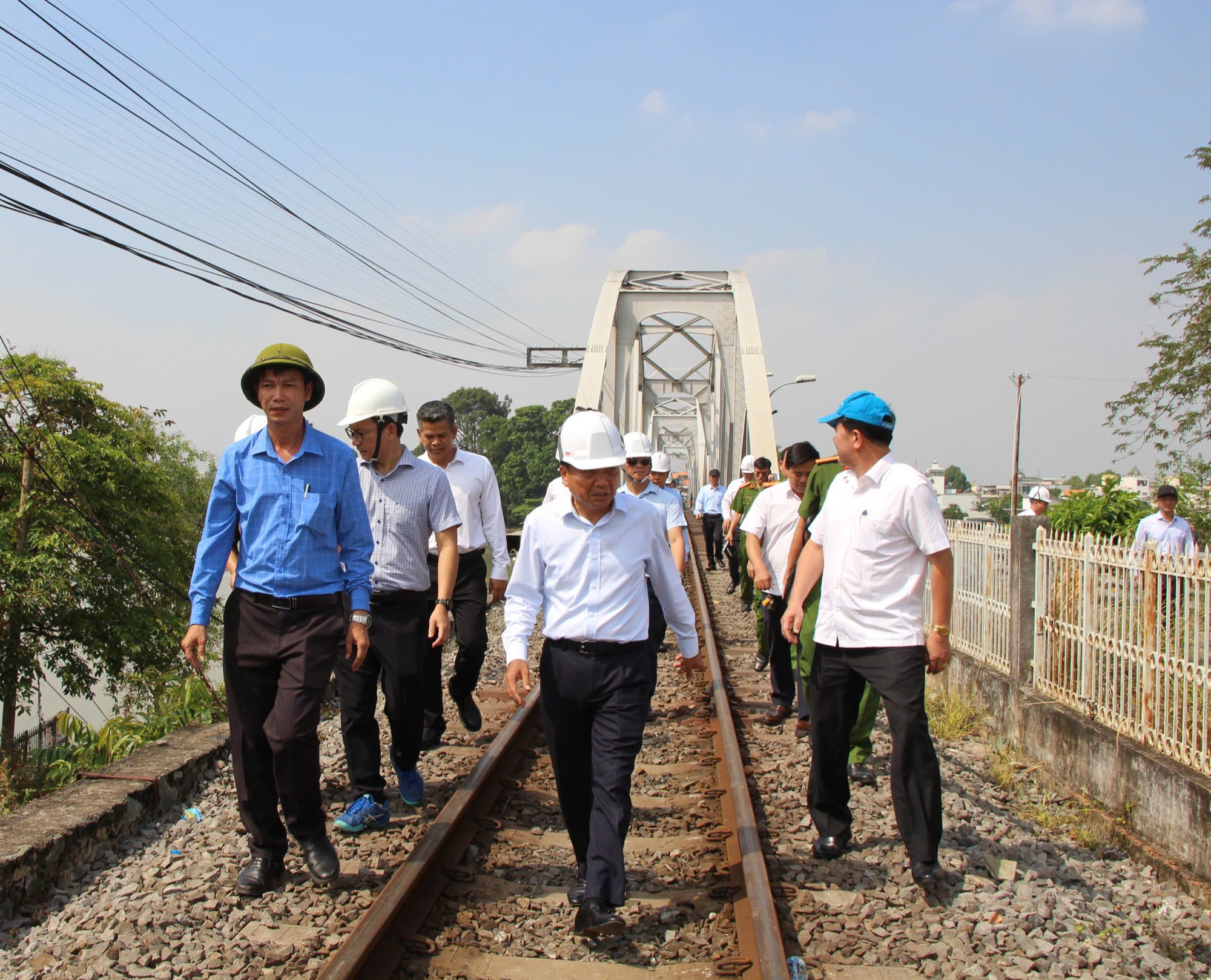 Chốt phương án sửa chữa cầu Ghềnh sau sự cố sà lan tông - Ảnh 8.