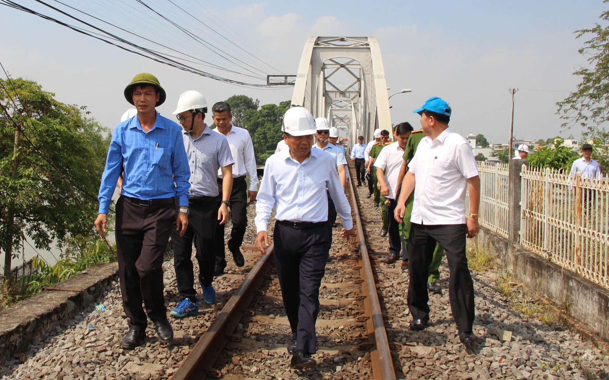 Chốt phương án sửa chữa cầu Ghềnh sau vụ sà lan tông