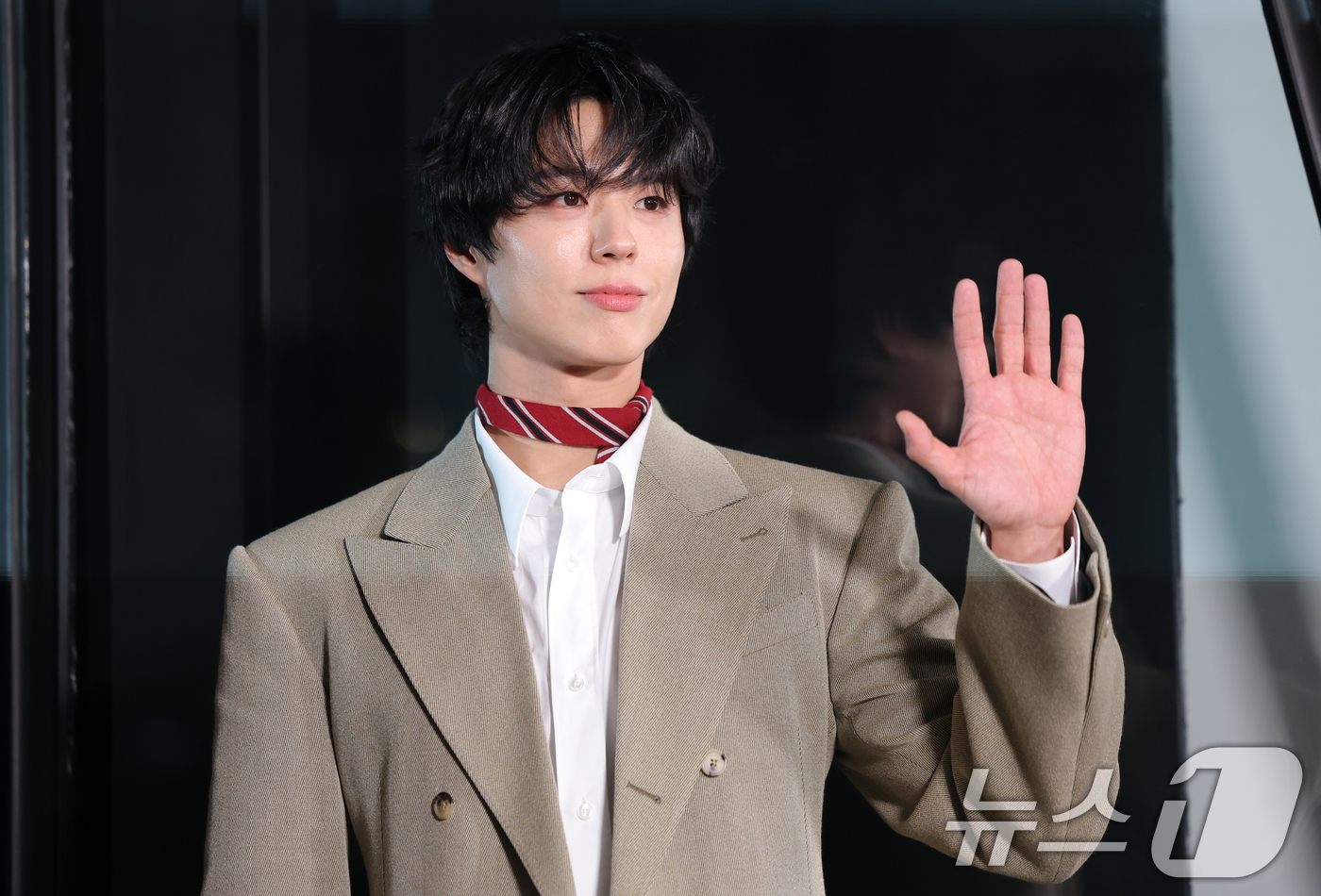 Trấn Th&agrave;nh c&ocirc;ng bố vai diễn trong phim H&agrave;n c&oacute; mỹ nam Park Bo-gum - Ảnh 2.