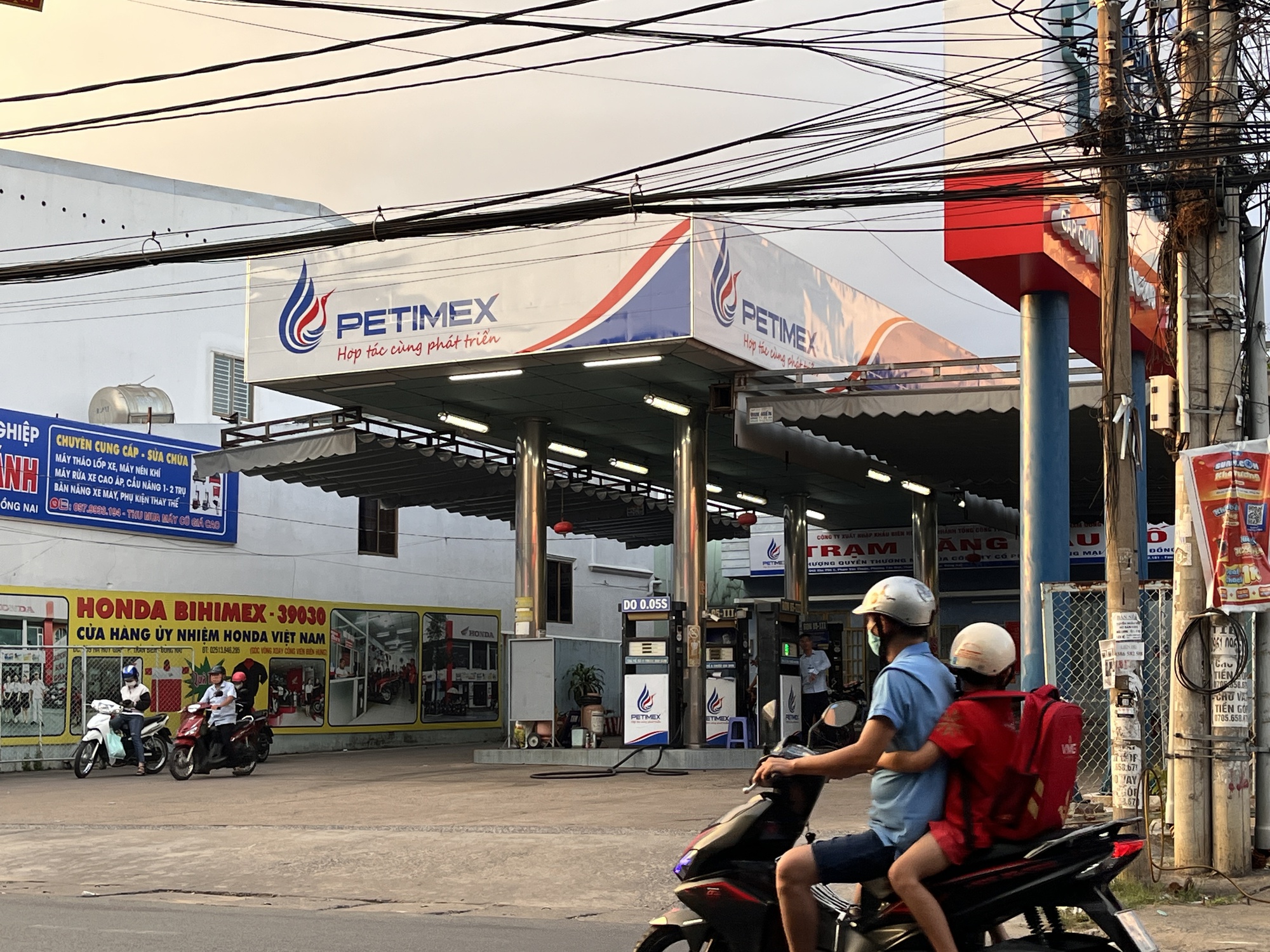 Đồng Nai lập đường d&acirc;y n&oacute;ng phản &aacute;nh về xăng dầu, y&ecirc;u cầu kh&ocirc;ng găm h&agrave;ng - Ảnh 1.