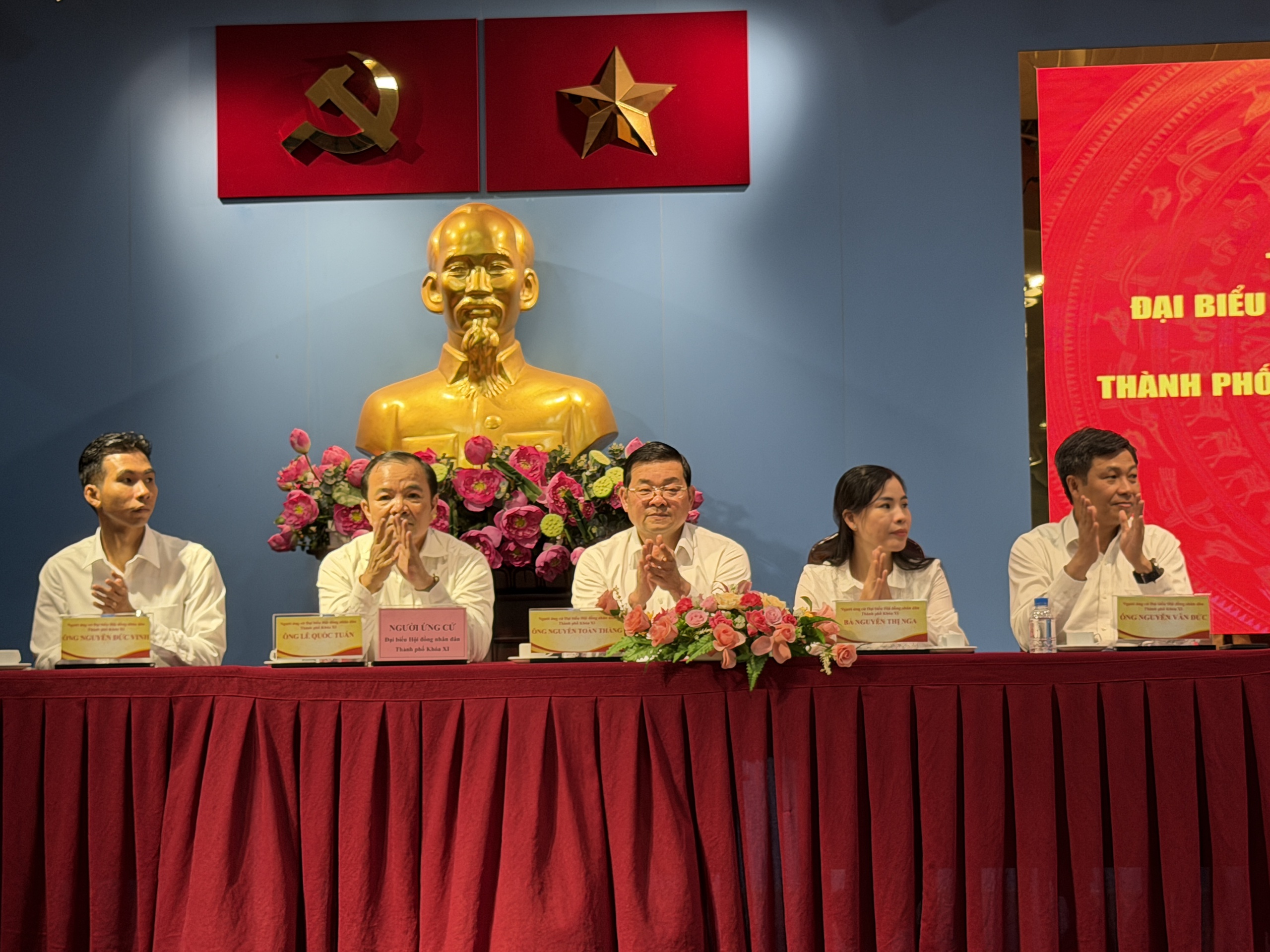 Cử tri ở TPHCM g&acirc;y ch&uacute; &yacute; khi đề cập gi&aacute; xăng dầu, gi&aacute; gas đang leo thang - Ảnh 2.