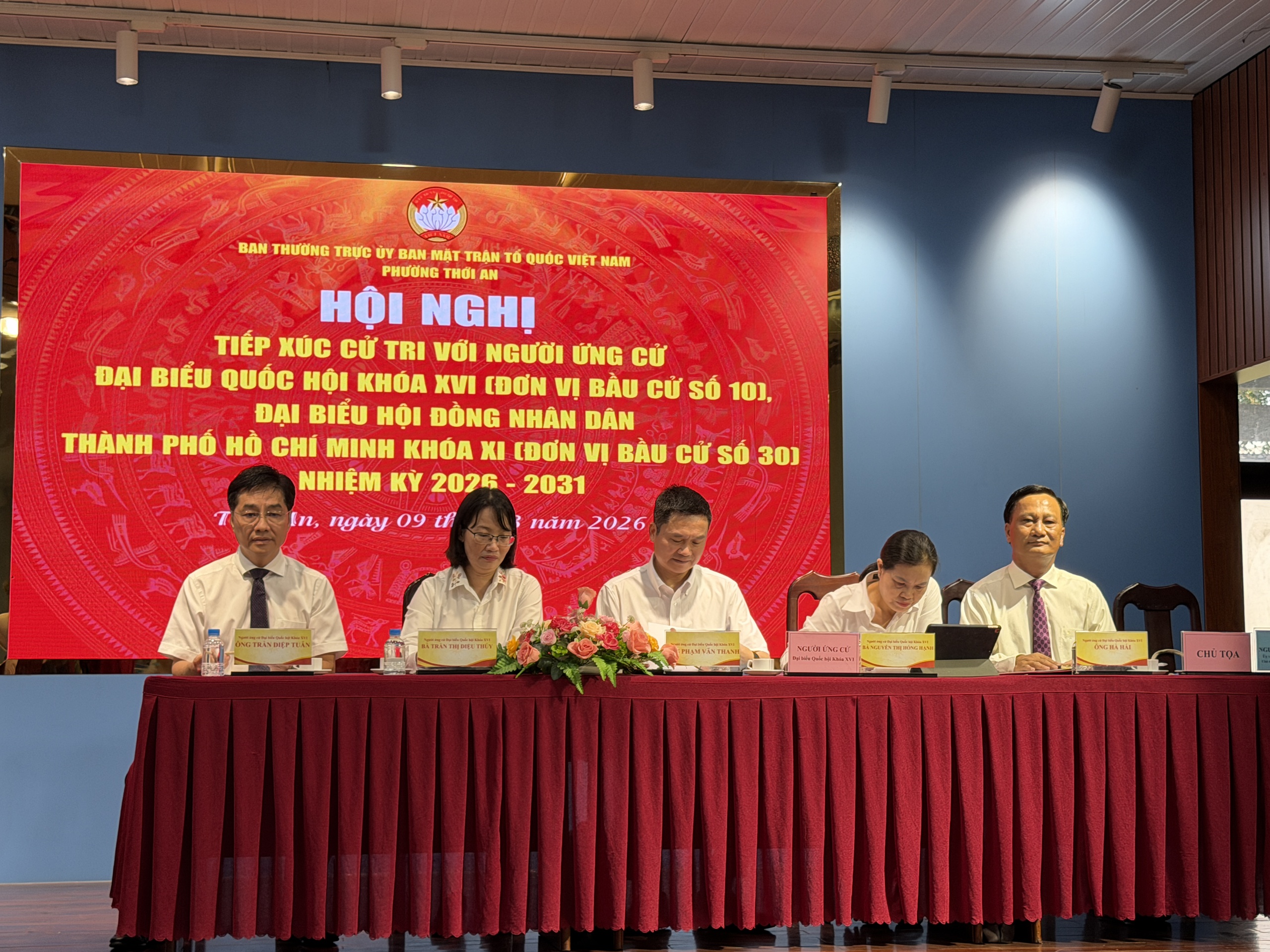 Cử tri ở TPHCM g&acirc;y ch&uacute; &yacute; khi đề cập gi&aacute; xăng dầu, gi&aacute; gas đang leo thang - Ảnh 1.