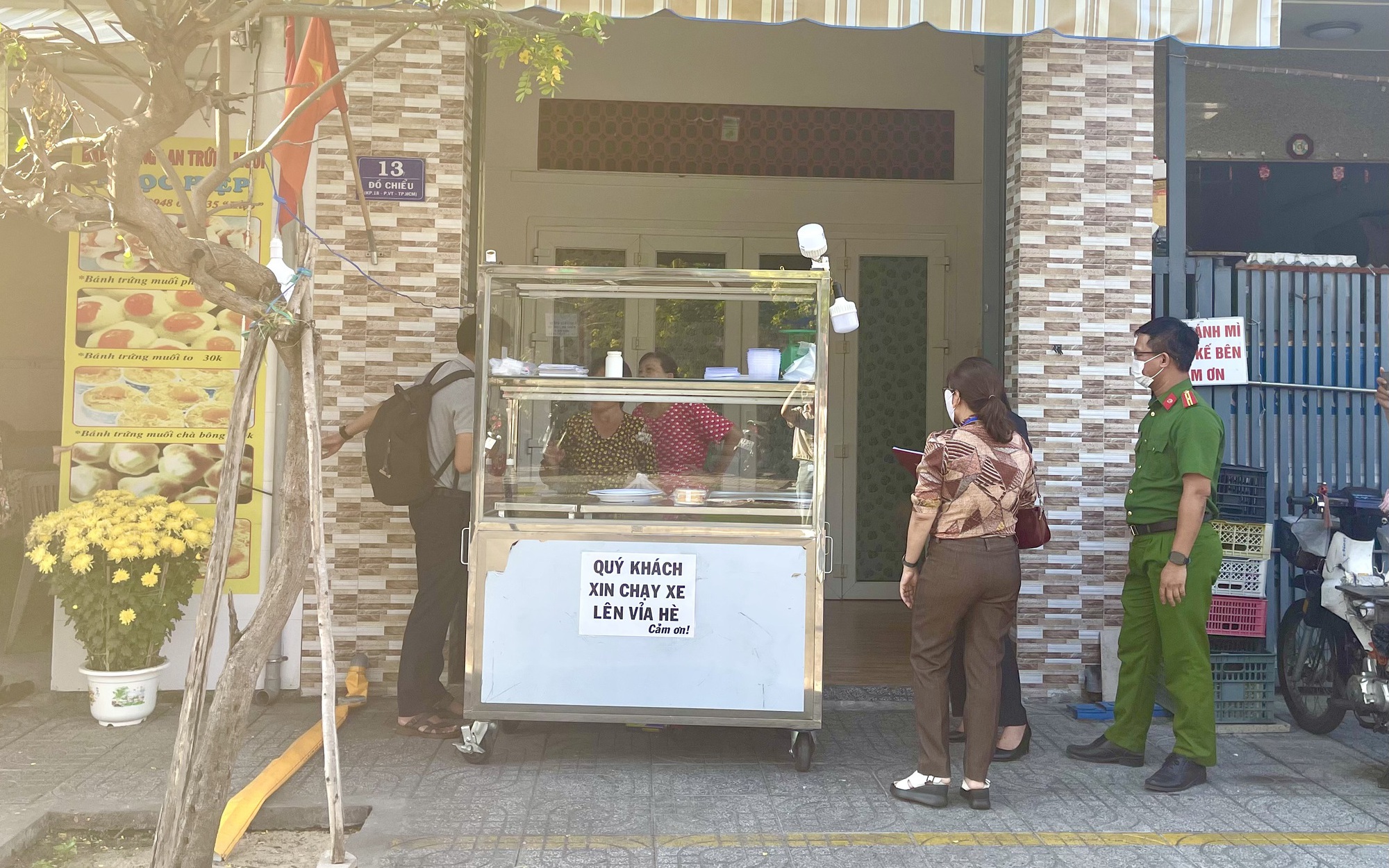 Vụ bánh mì "không tên" ở TPHCM: Hơn 50% mẫu bệnh phẩm dương tính với vi khuẩn Salmonella
