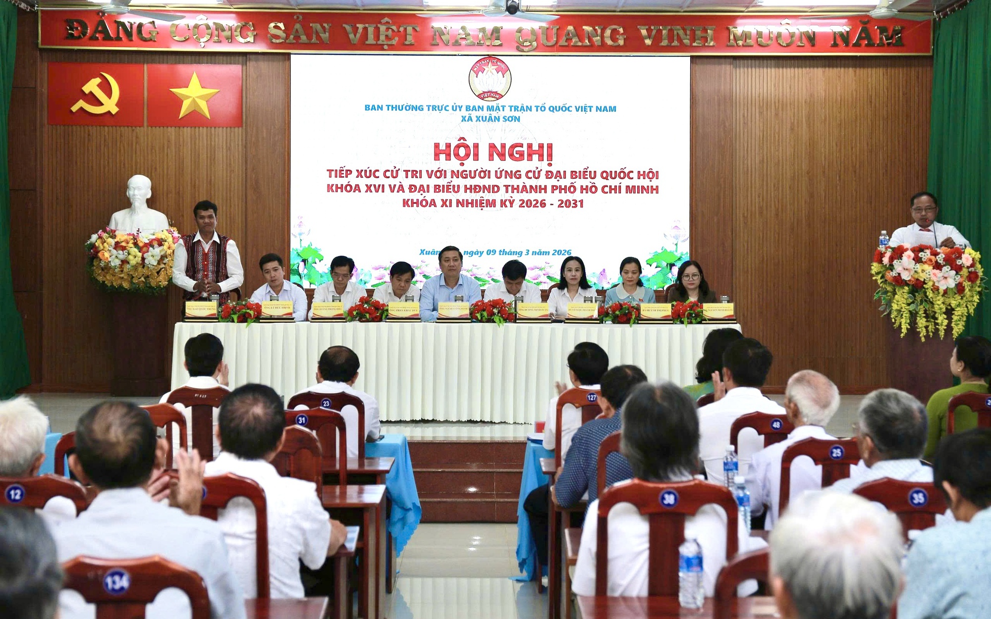 Ứng cử viên ĐBQH khóa XVI và đại biểu HĐND TPHCM tiếp xúc cử tri xã Xuân Sơn