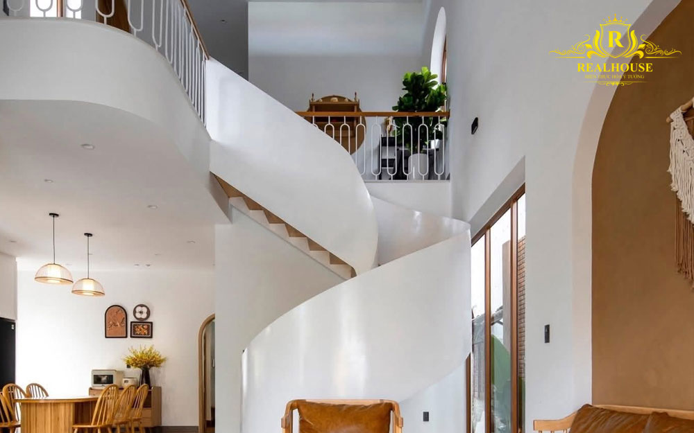 Nhà ống gác lửng 3 phòng ngủ có sân thượng tại RealHouse