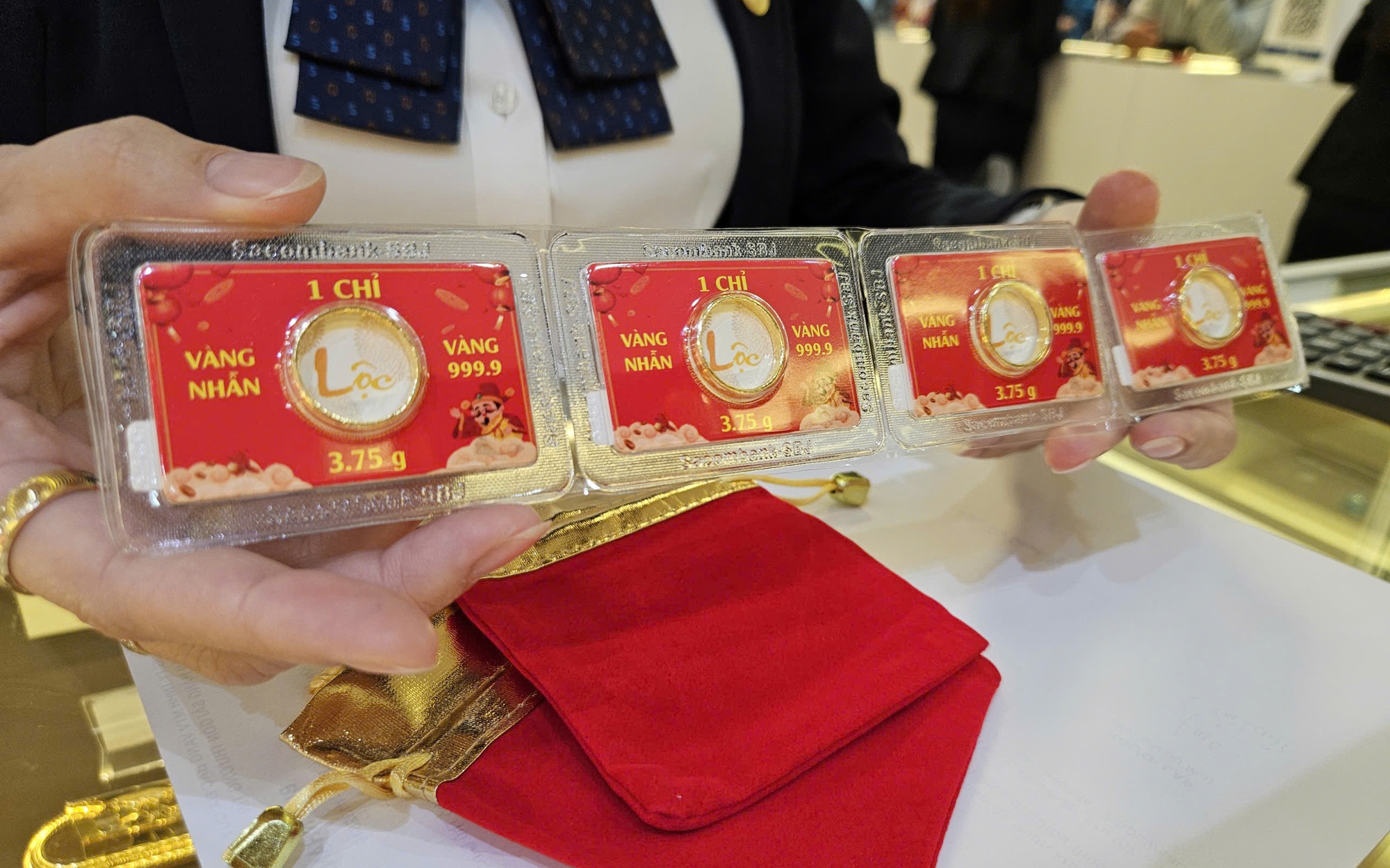 Cuối ngày 9-3, giá vàng miếng SJC tăng trở lại, USD tự do vượt 27.000 đồng
