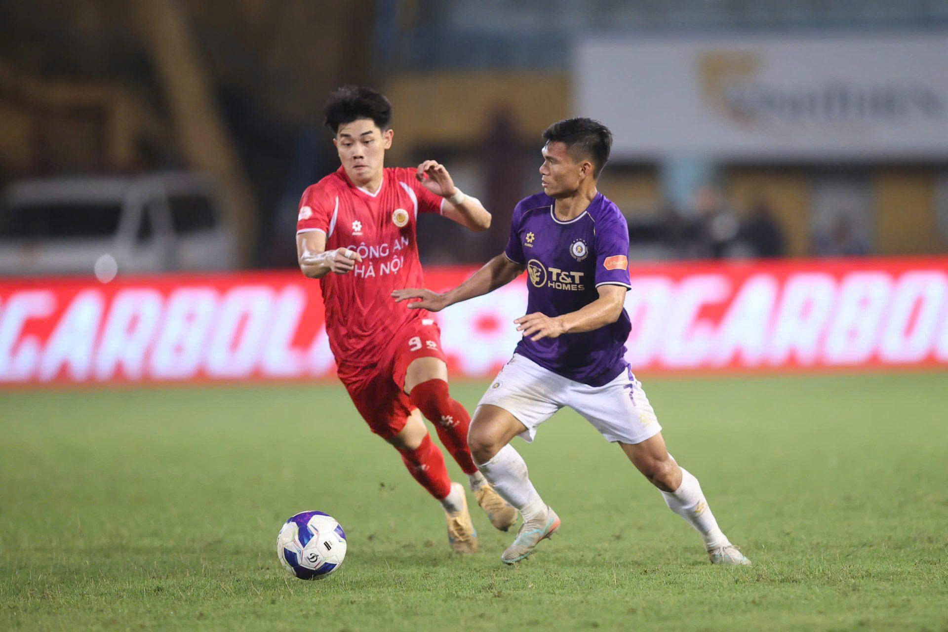 V&ograve;ng 15 V-League: CAHN thua trận đầu ti&ecirc;n, PVF-CAND rơi xuống cuối bảng - Ảnh 1.