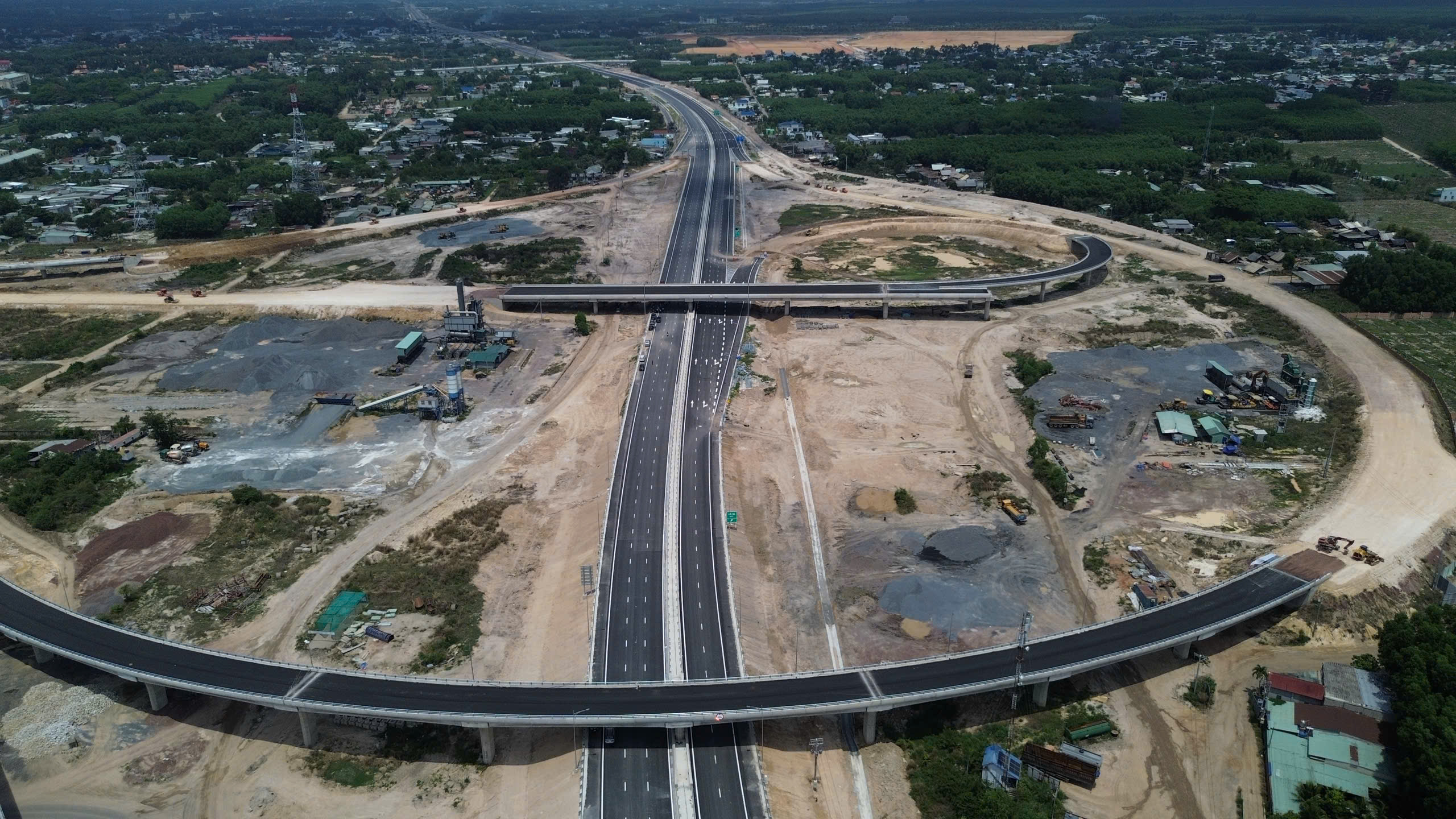 Đẩy nhanh tiến độ 2 tuyến cao tốc kết nối s&acirc;n bay Long Th&agrave;nh - Ảnh 4.