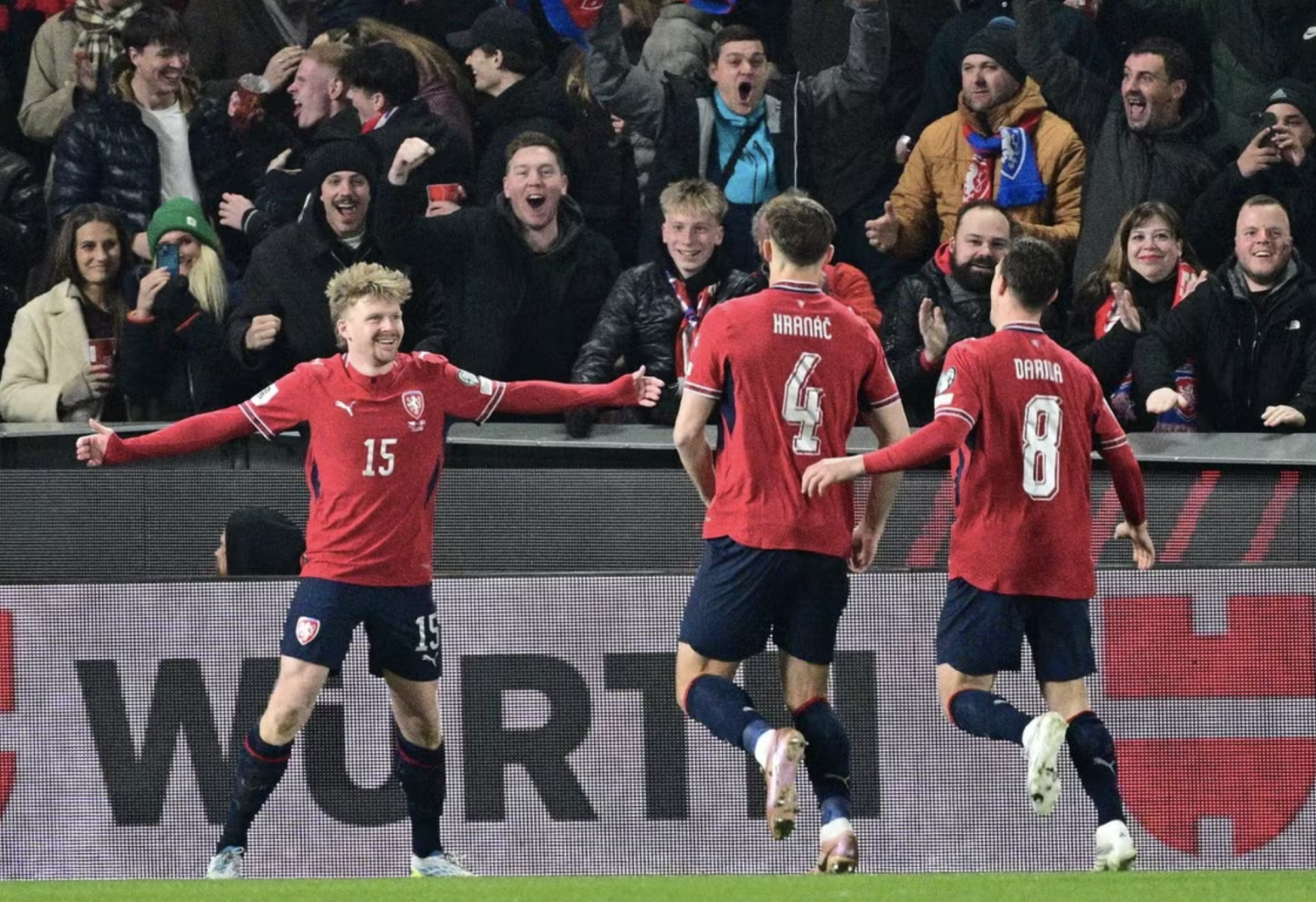 Ch&acirc;u &Acirc;u chốt đủ 16 suất dự World Cup 2026: Kịch t&iacute;nh v&agrave; nhiều bất ngờ - Ảnh 4.