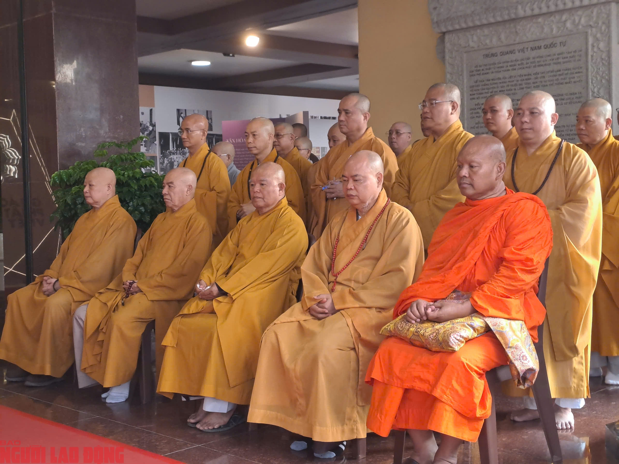 Triển l&atilde;m "45 năm Gi&aacute;o hội Phật gi&aacute;o Việt Nam: Ph&aacute;t triển c&ugrave;ng đất nước - Bước v&agrave;o kỷ nguy&ecirc;n mới" - Ảnh 2.