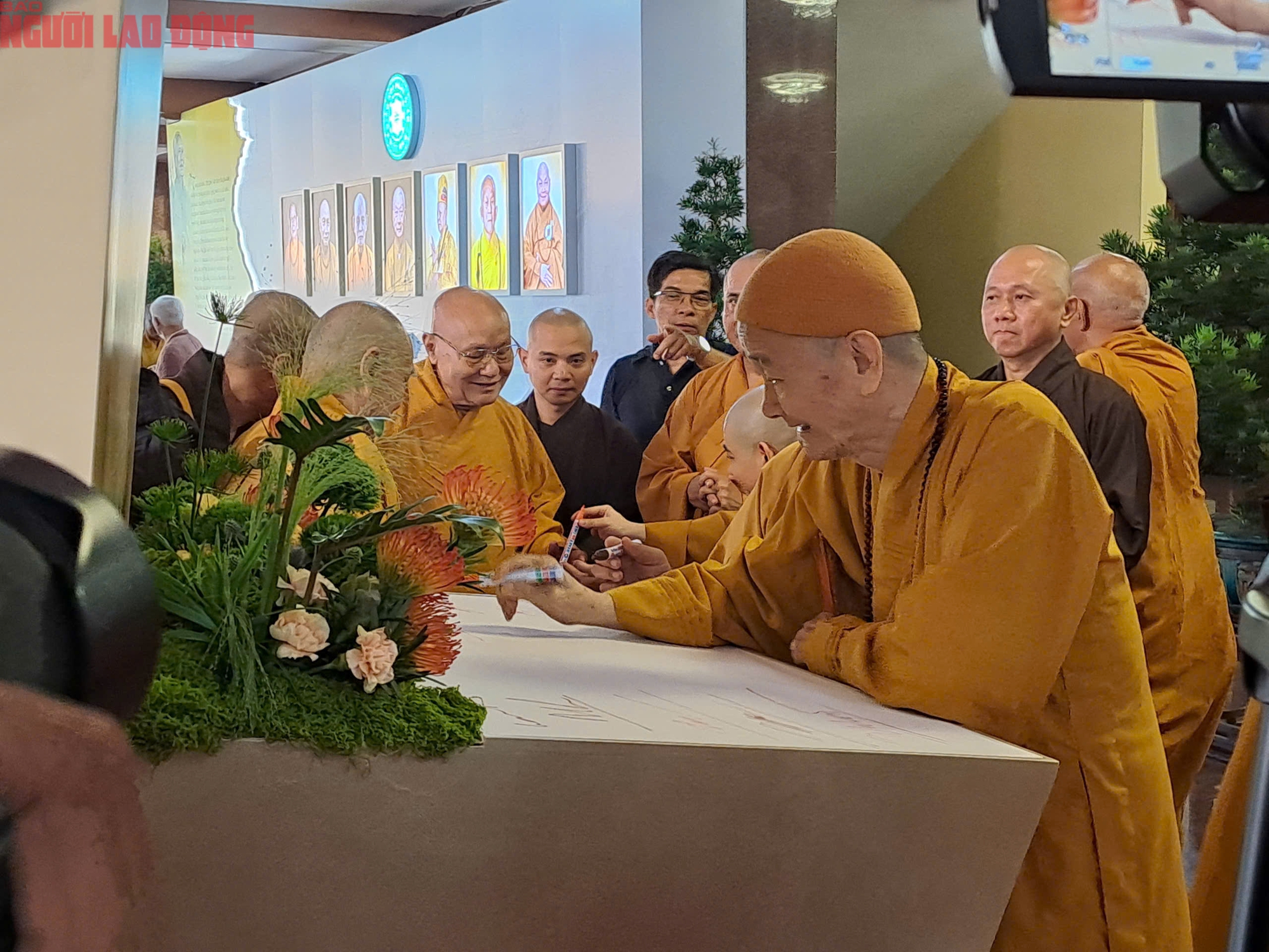 Triển l&atilde;m "45 năm Gi&aacute;o hội Phật gi&aacute;o Việt Nam: Ph&aacute;t triển c&ugrave;ng đất nước - Bước v&agrave;o kỷ nguy&ecirc;n mới" - Ảnh 11.