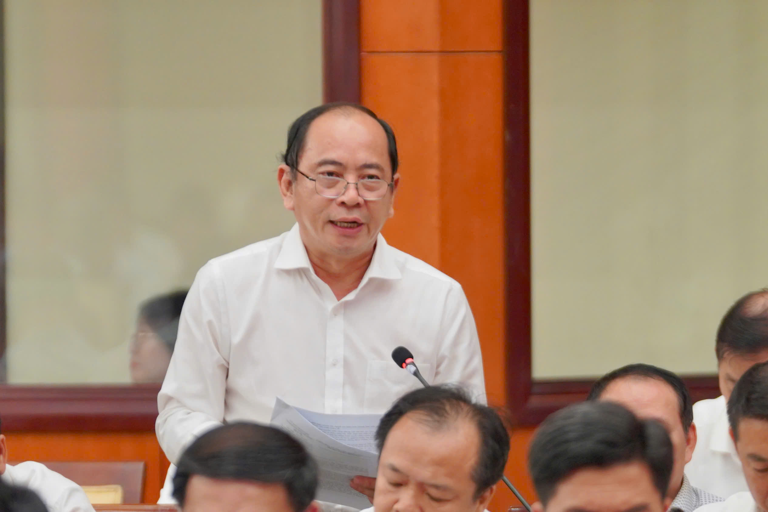 Bí thư Thành ủy TPHCM: Sẽ điều động cán bộ về cơ sở, bổ sung 83 phó chủ tịch cấp xã - Ảnh 1.