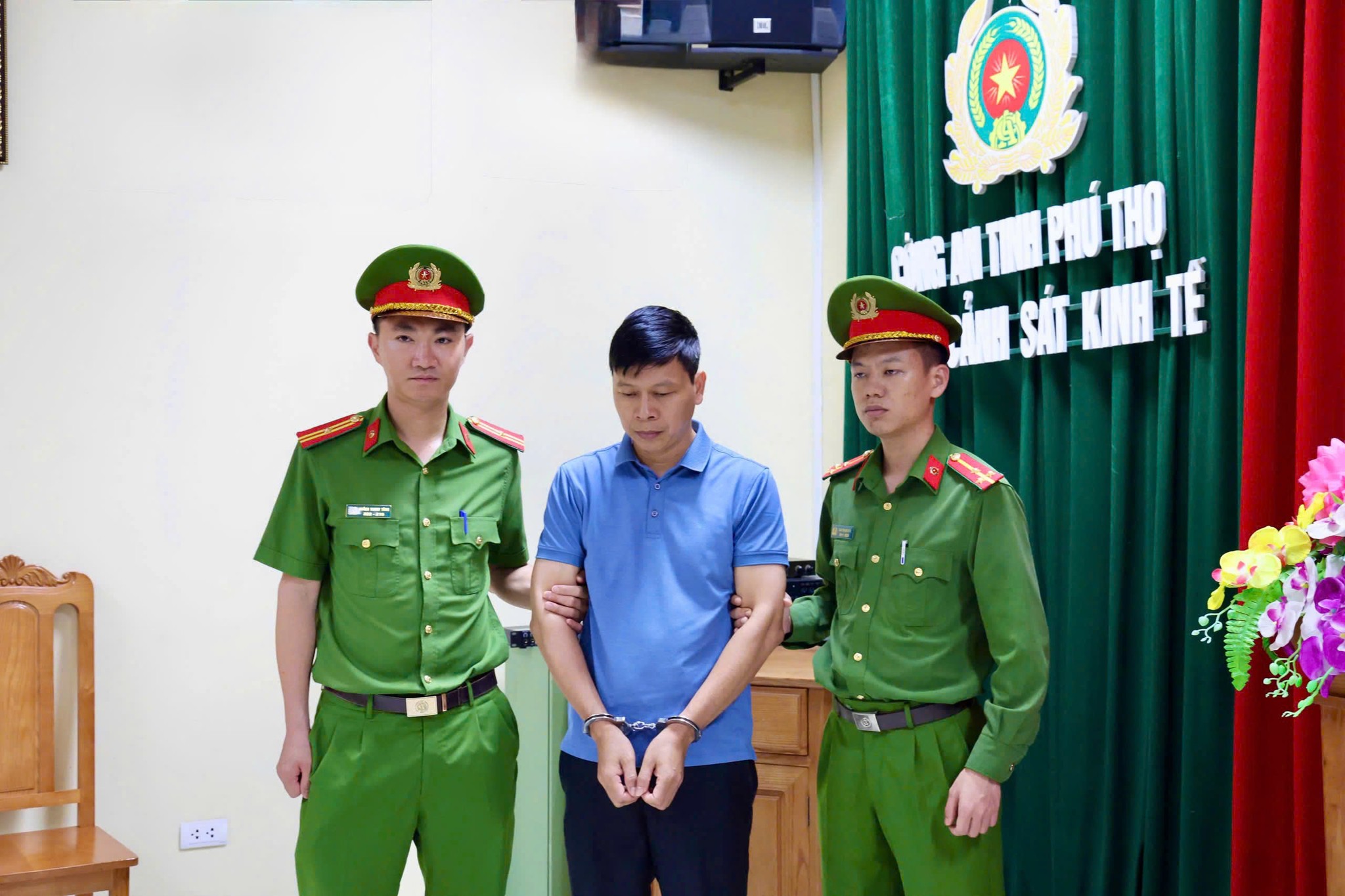 Vụ hơn 200 cảnh s&aacute;t tham gia ph&aacute; chuy&ecirc;n &aacute;n lớn, bắt nhiều gi&aacute;m đốc: Bắt nhiều c&aacute;n bộ - Ảnh 3.