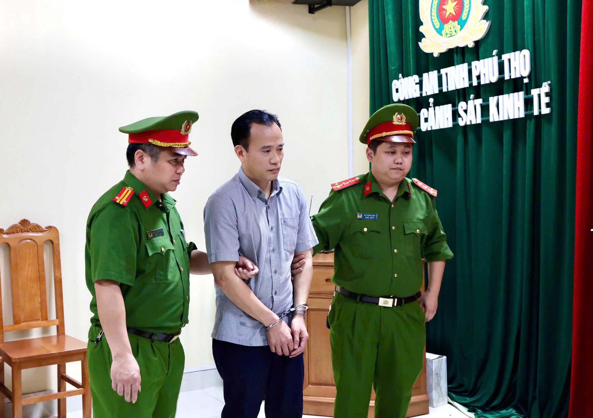 Vụ hơn 200 cảnh s&aacute;t tham gia ph&aacute; chuy&ecirc;n &aacute;n lớn, bắt nhiều gi&aacute;m đốc: Bắt nhiều c&aacute;n bộ - Ảnh 2.