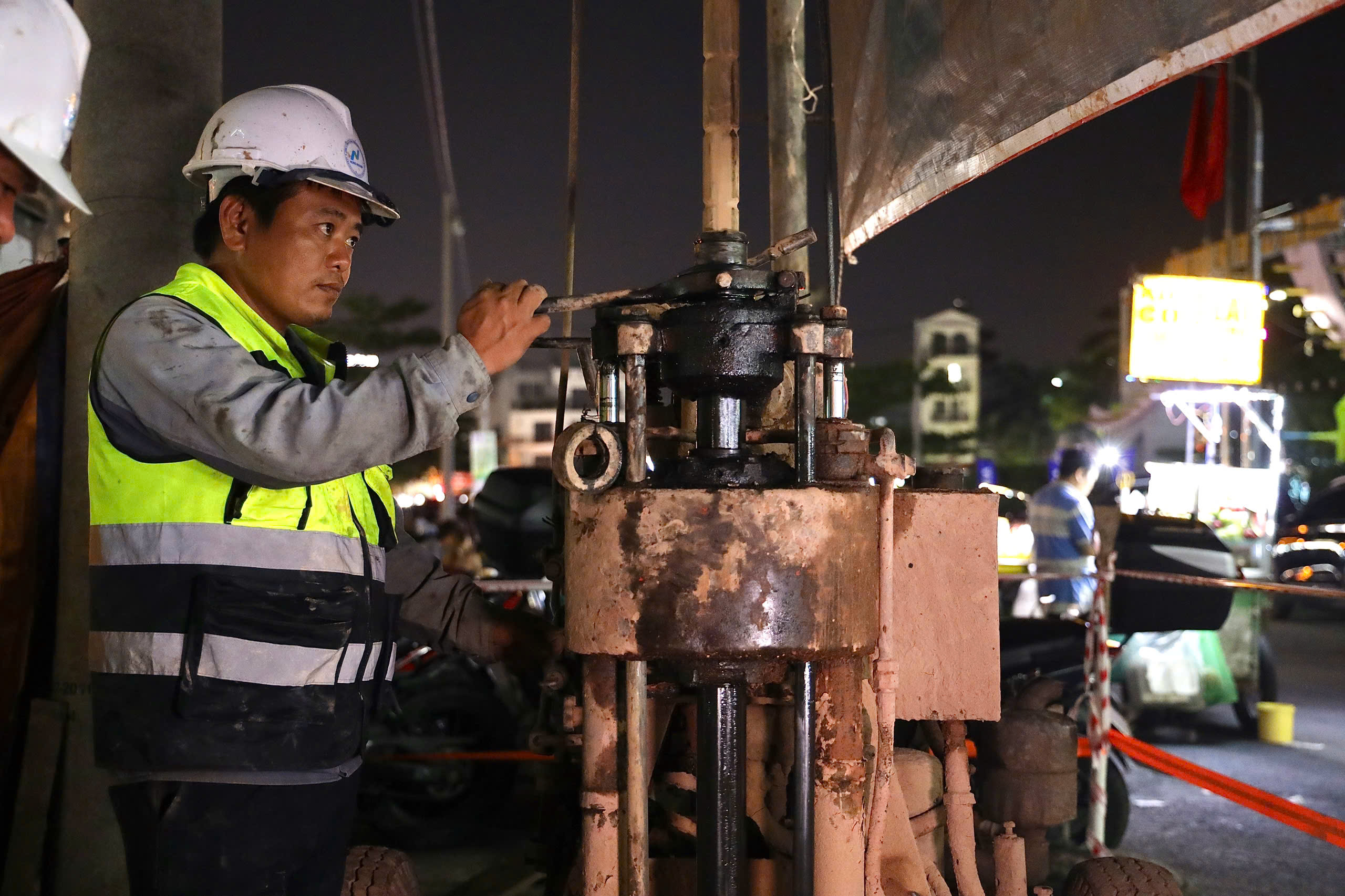 Điều chỉnh giao th&ocirc;ng n&uacute;t giao Trường Chinh &ndash; Phạm Văn Bạch phục vụ thi c&ocirc;ng metro 2 - Ảnh 1.