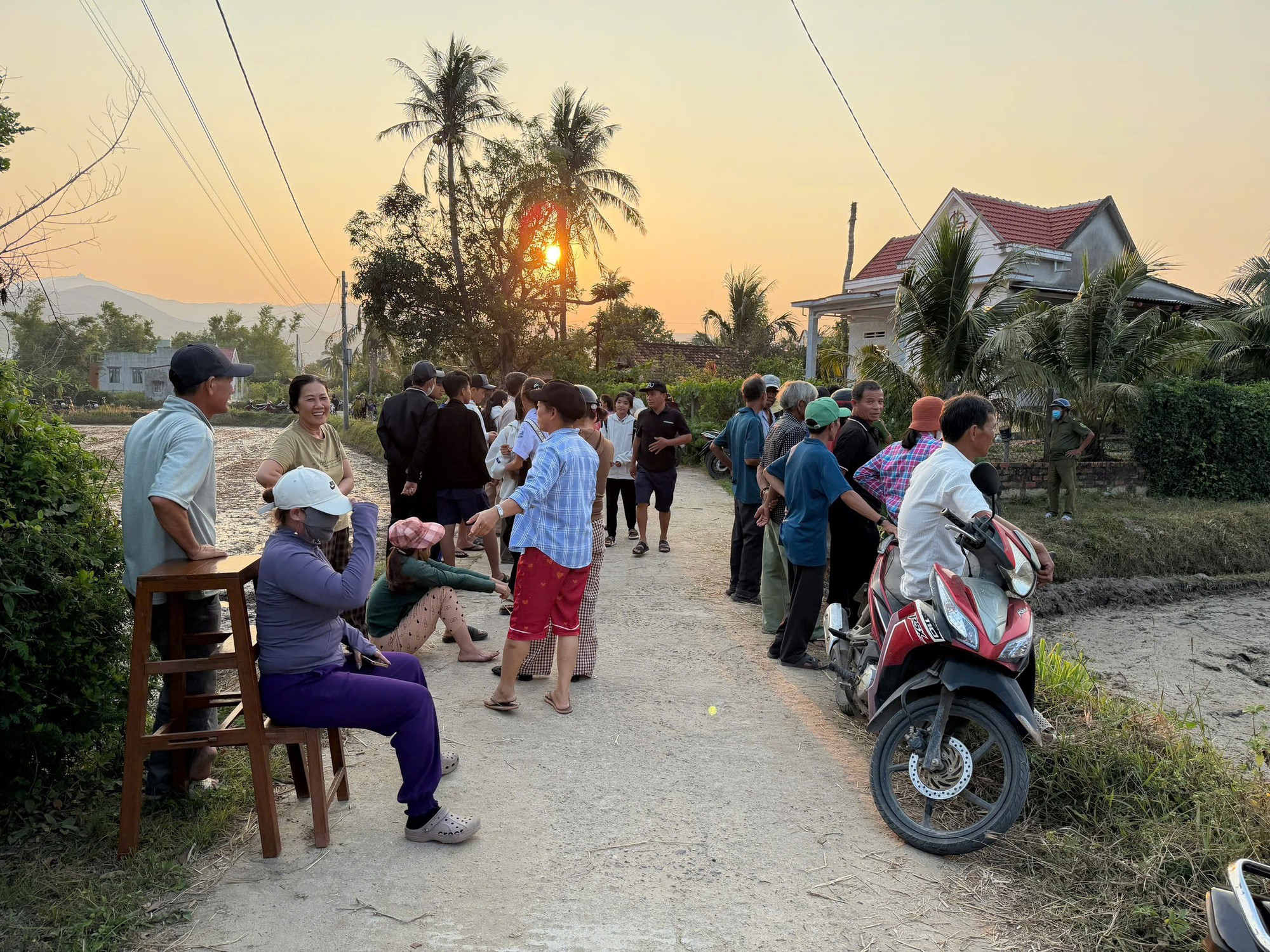 Ch&aacute;y nổ căn nh&agrave; ở Gia Lai, nhiều người tử vong, nghi 4 b&agrave; ch&aacute;u - Ảnh 1.