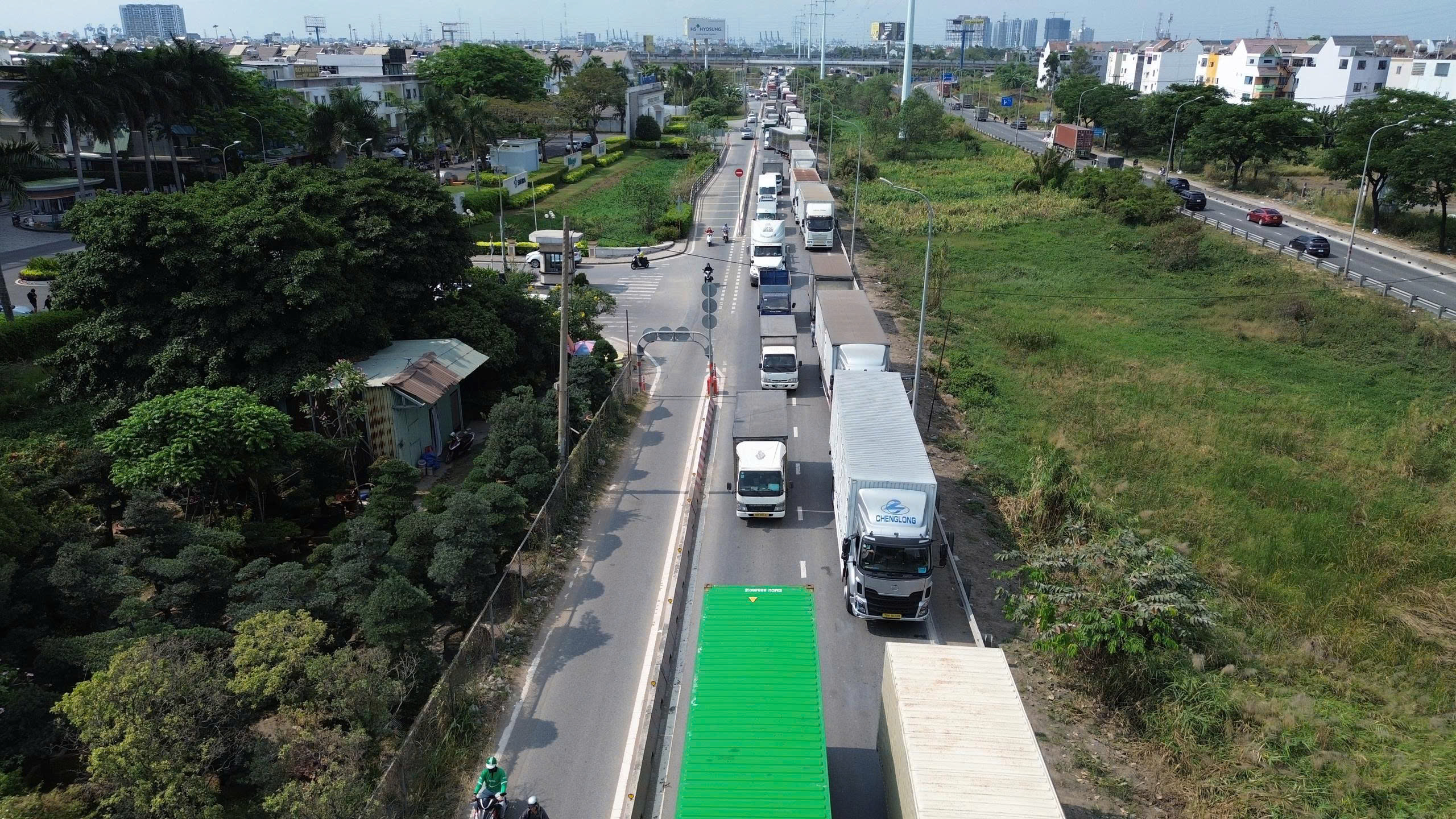 TPHCM: Tai nạn giao th&ocirc;ng tr&ecirc;n đường V&otilde; Ch&iacute; C&ocirc;ng g&acirc;y &ugrave;n tắc giao th&ocirc;ng - Ảnh 4.