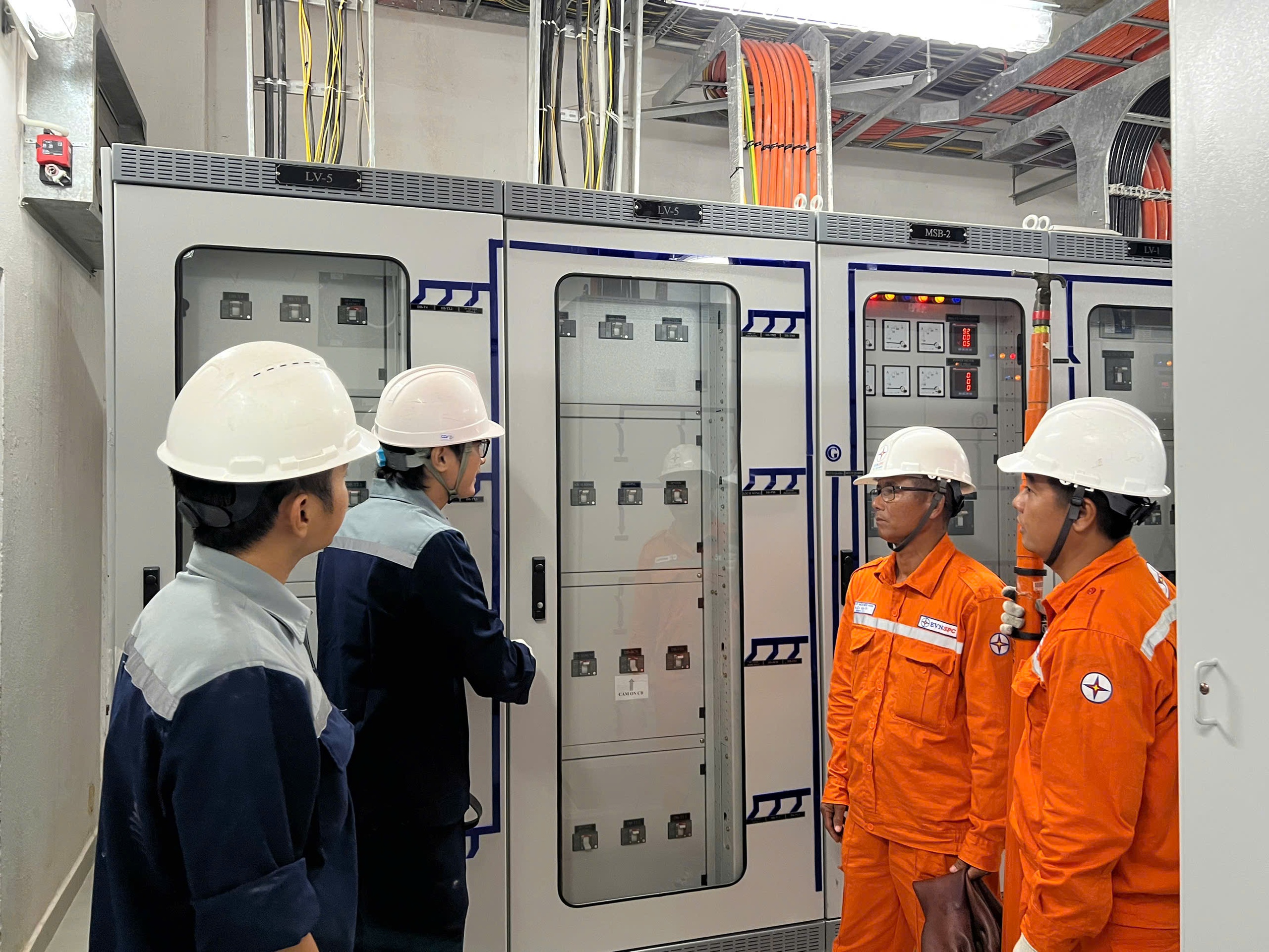 Ngành điện miền Nam đẩy mạnh tuyên truyền tiết kiệm điện - Ảnh 3.