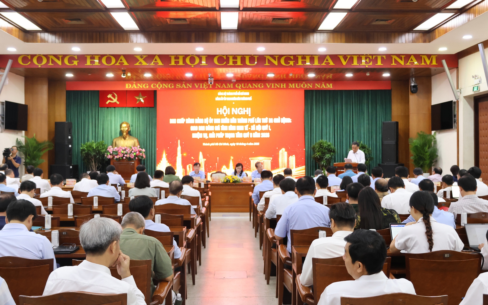 Muốn tăng trưởng hai con số, TPHCM phải hành động khác biệt, quyết liệt