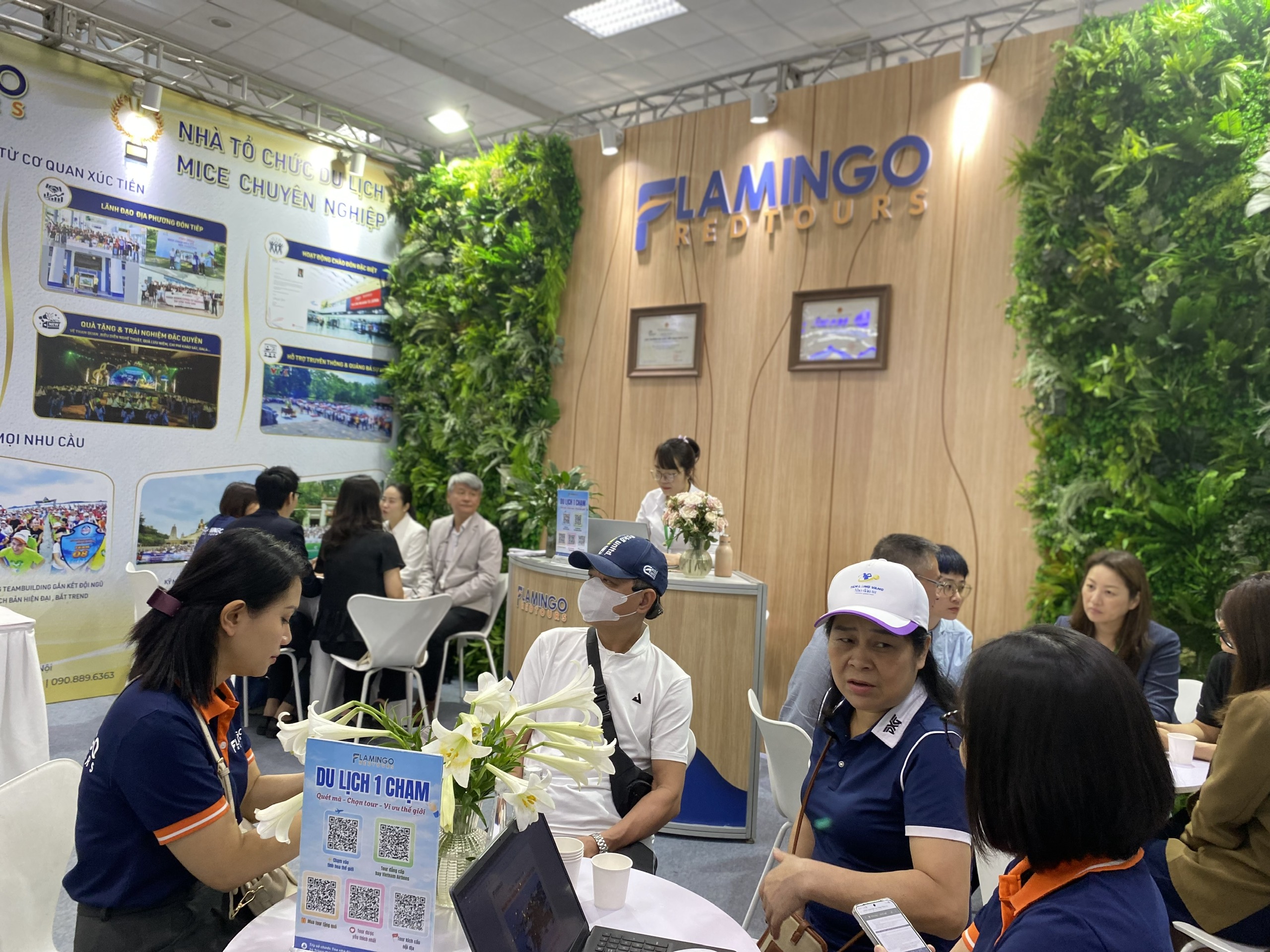  N&ocirc; nức săn tour gi&aacute; rẻ tại Hội chợ du lịch lớn nhất trong năm - Ảnh 4.