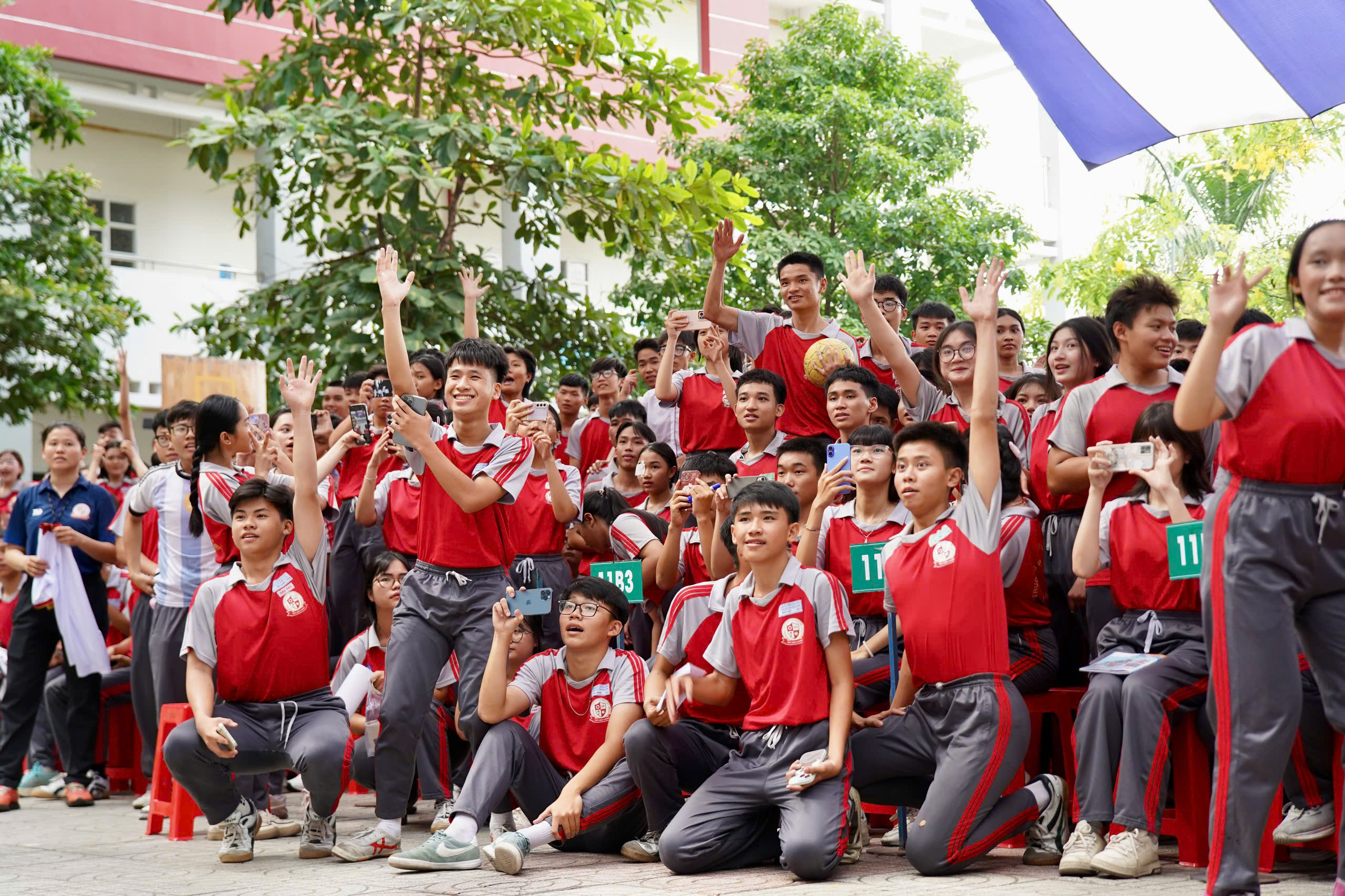 "Thân thiện" không là đặc quyền của riêng ai - Ảnh 1.