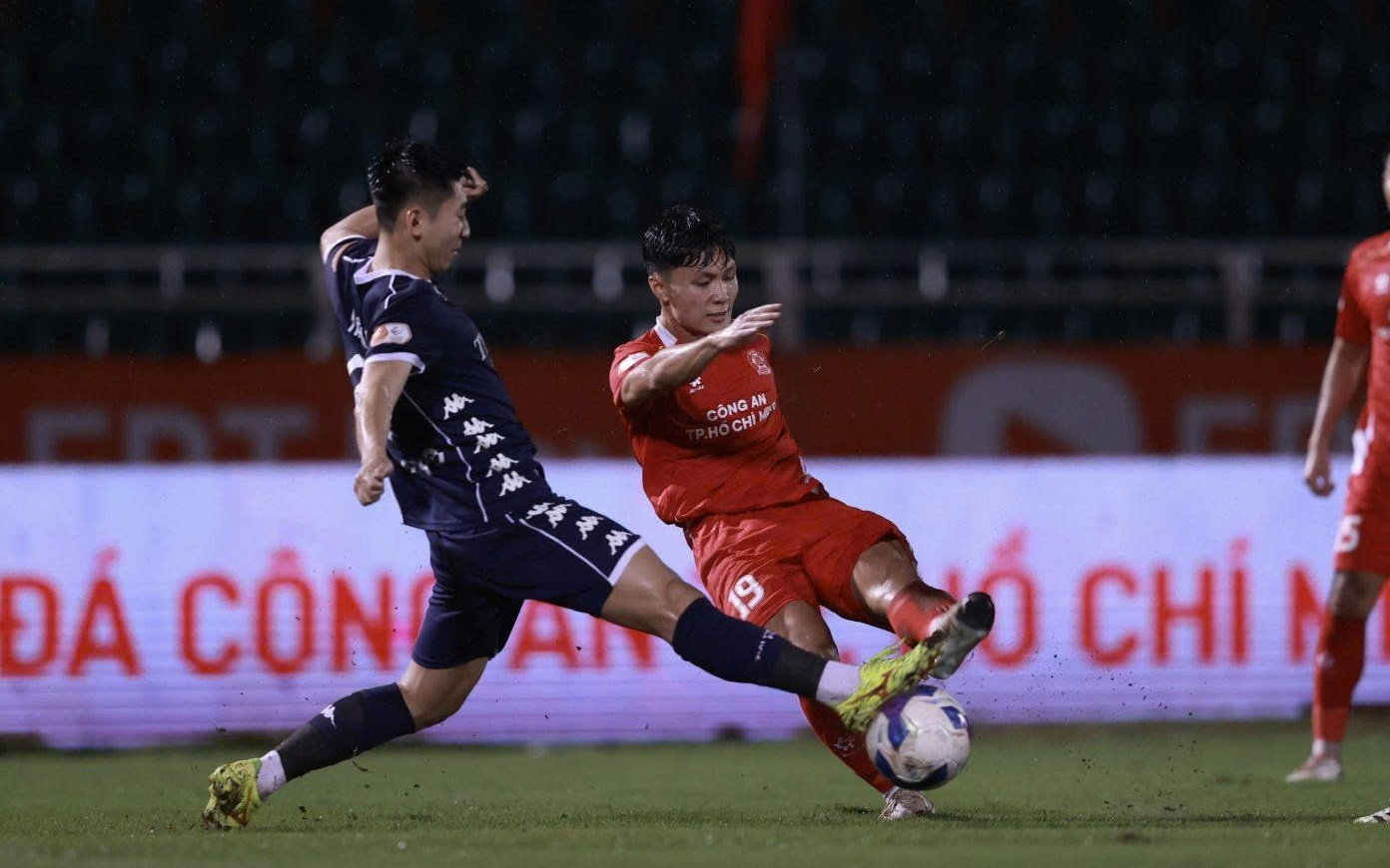 HLV Velizar Popov v&agrave; &ldquo;duy&ecirc;n nợ&rdquo; với trọng t&agrave;i V-League - Ảnh 2.