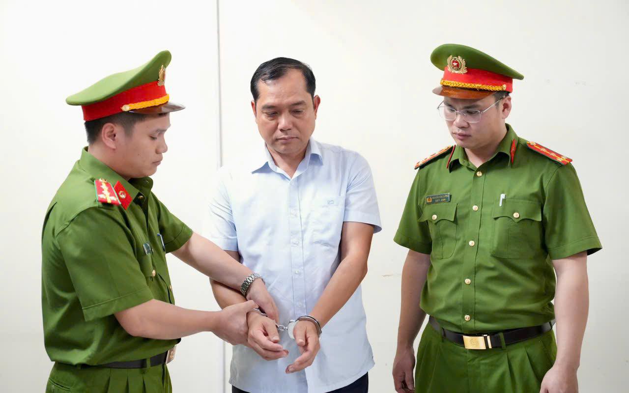 Bắt khẩn cấp một nguyên Phó Chủ tịch TP trước đây
