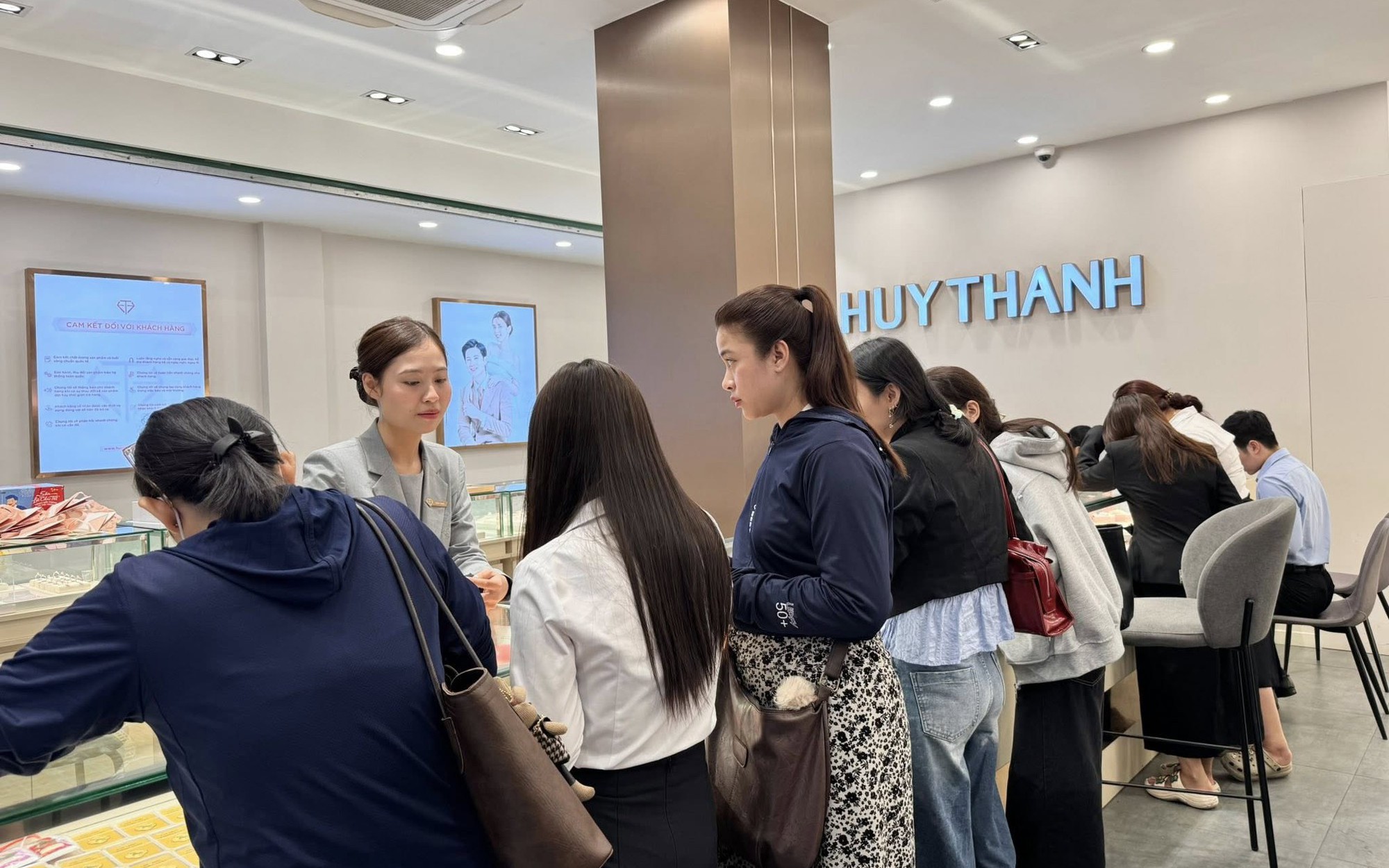 Huy Thanh Jewelry nói gì sau thông tin kê khai thuế sai?