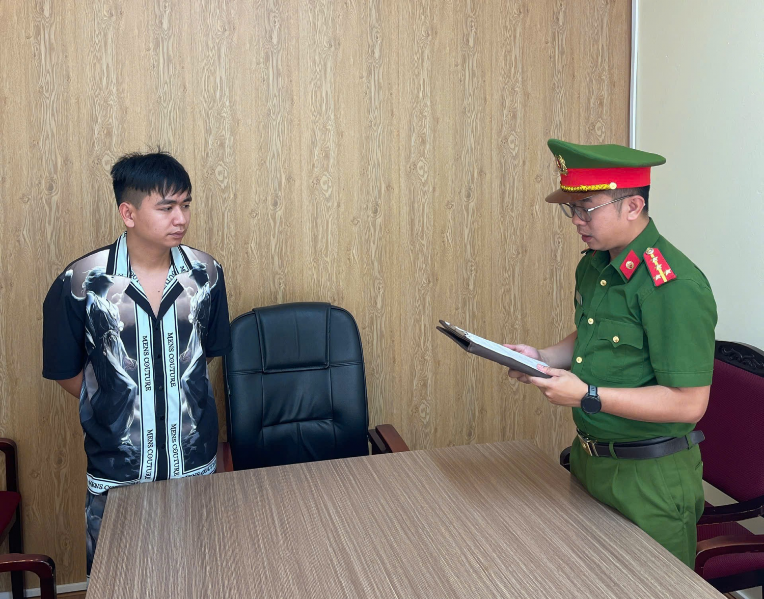 Khởi tố thêm 2 đối tượng liên quan vụ Gây rối tại quán bia ở Quảng Ninh - Ảnh 1.