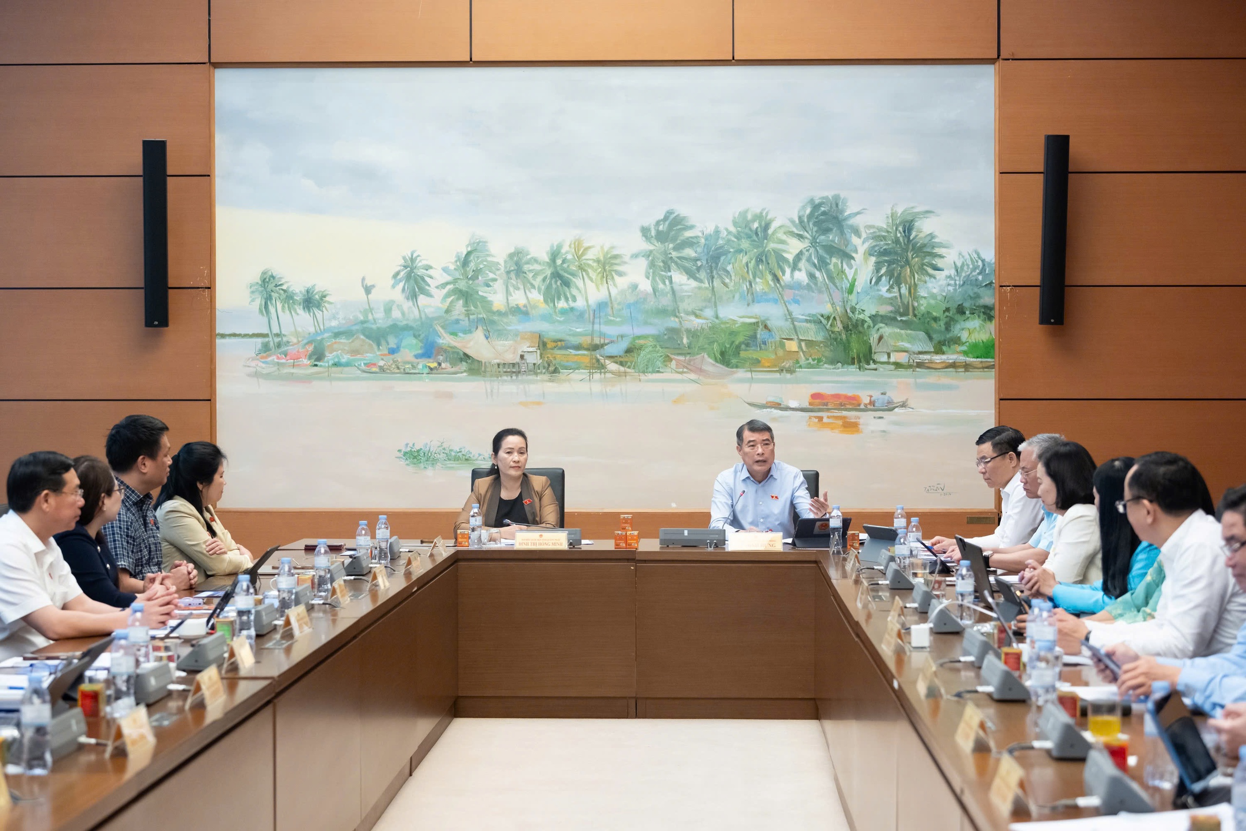 Thủ tướng L&ecirc; Minh Hưng: Kh&ocirc;ng chấp nhận tăng trưởng cao m&agrave; đ&aacute;nh đổi ổn định vĩ m&ocirc;  - Ảnh 2.