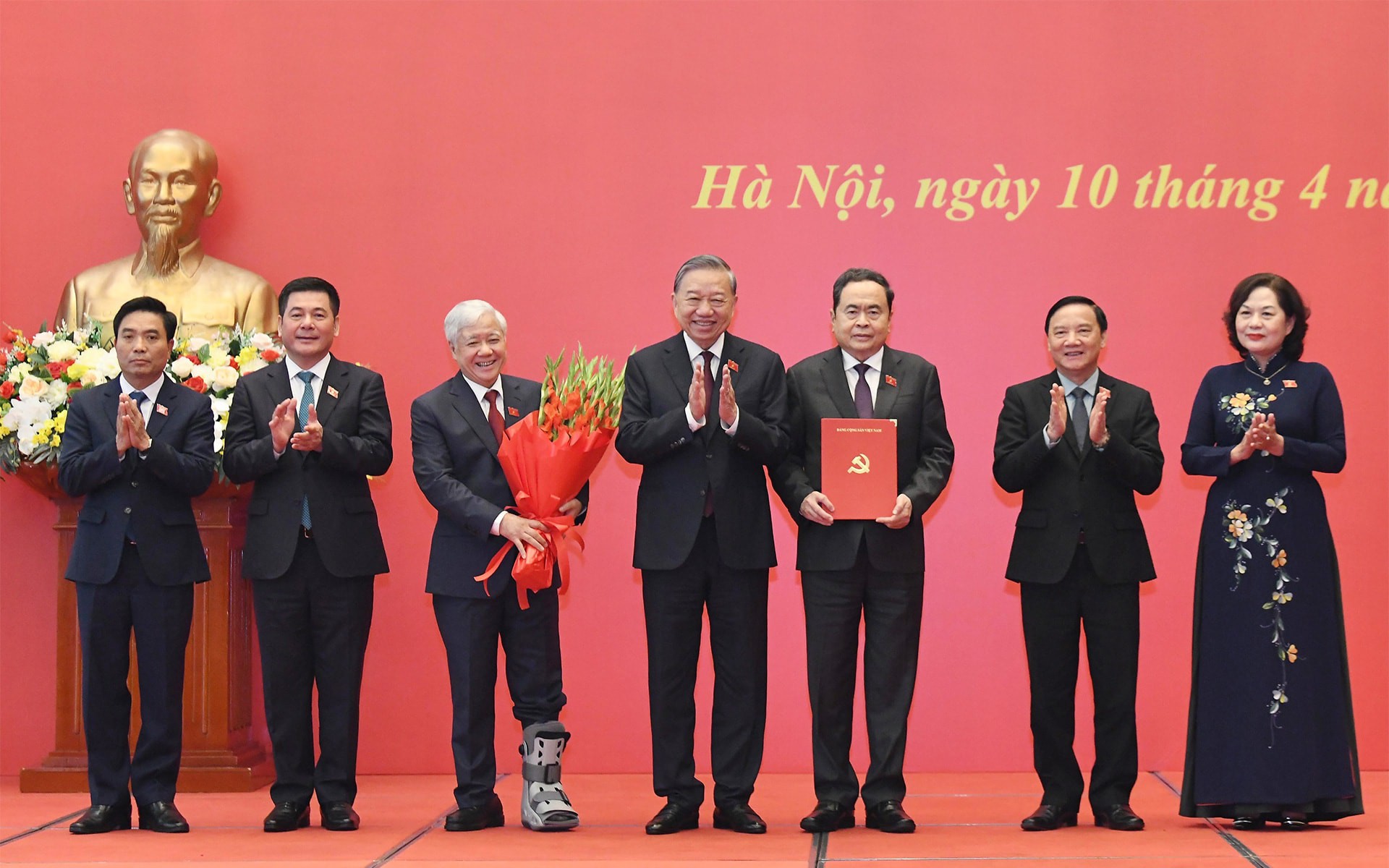 Tổng Bí thư, Chủ tịch nước trao Quyết định của Bộ Chính trị chỉ định Đảng ủy Quốc hội