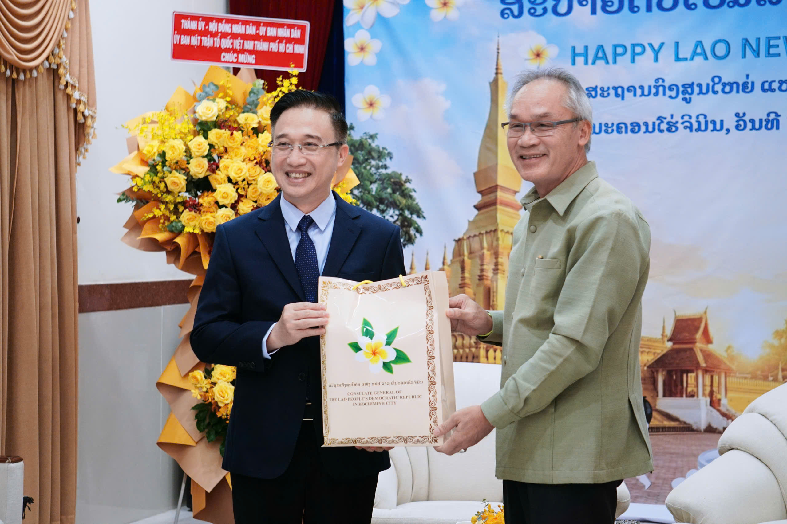 L&atilde;nh đạo TPHCM ch&uacute;c Tết Bun Pi-may tại Tổng L&atilde;nh sự qu&aacute;n L&agrave;o - Ảnh 3.