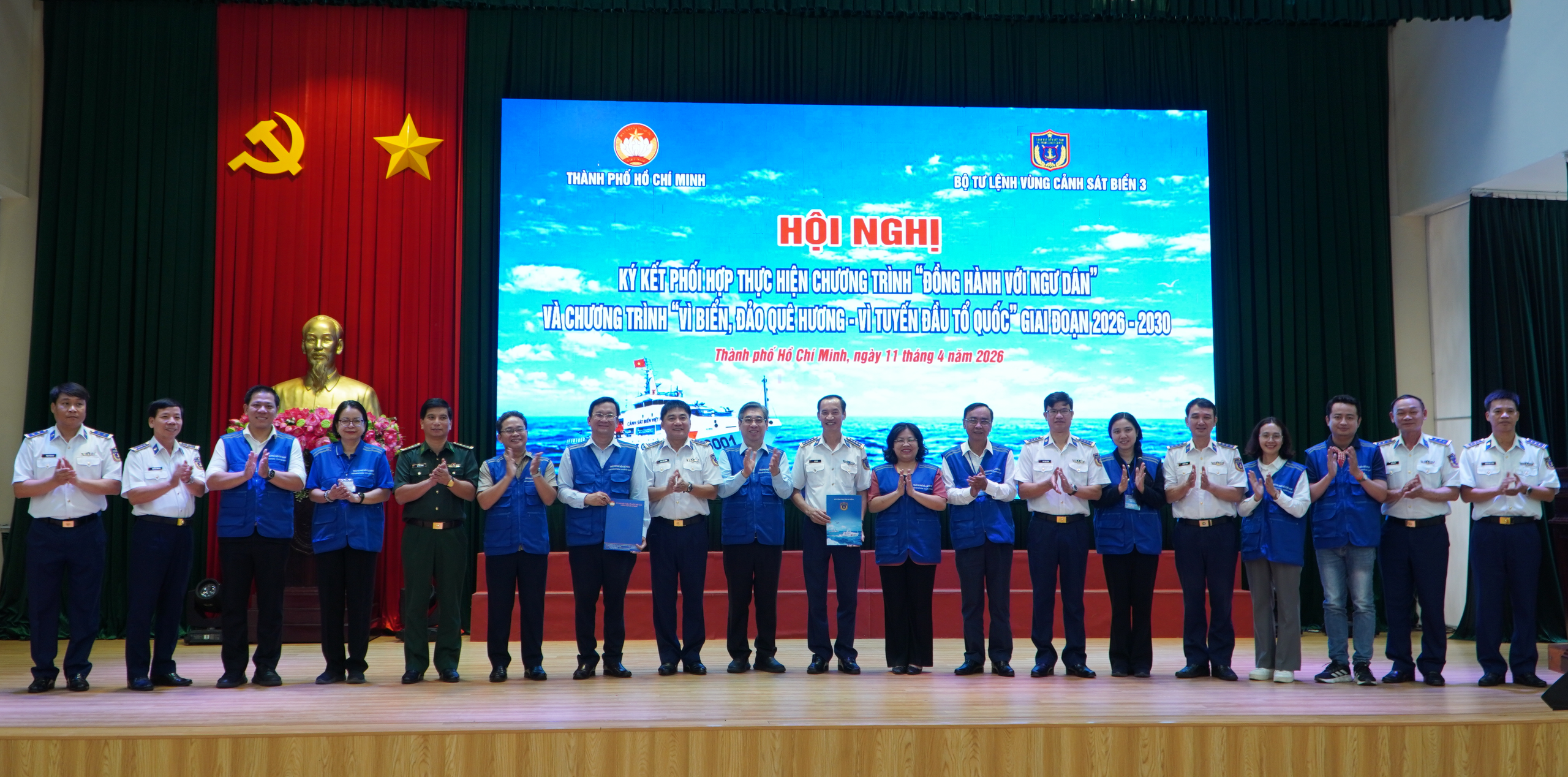 Ủy ban MTTQ Việt Nam TPHCM k&yacute; kết chương tr&igrave;nh phối hợp với Bộ Tư lệnh V&ugrave;ng Cảnh s&aacute;t biển 3 - Ảnh 1.
