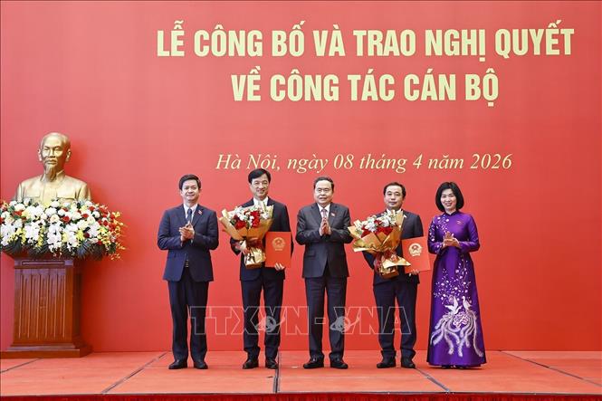 Chuyển sinh hoạt Đo&agrave;n đại biểu Quốc hội với B&iacute; thư Th&agrave;nh ủy H&agrave; Nội v&agrave; Trưởng ban Tổ chức Trung ương - Ảnh 1.
