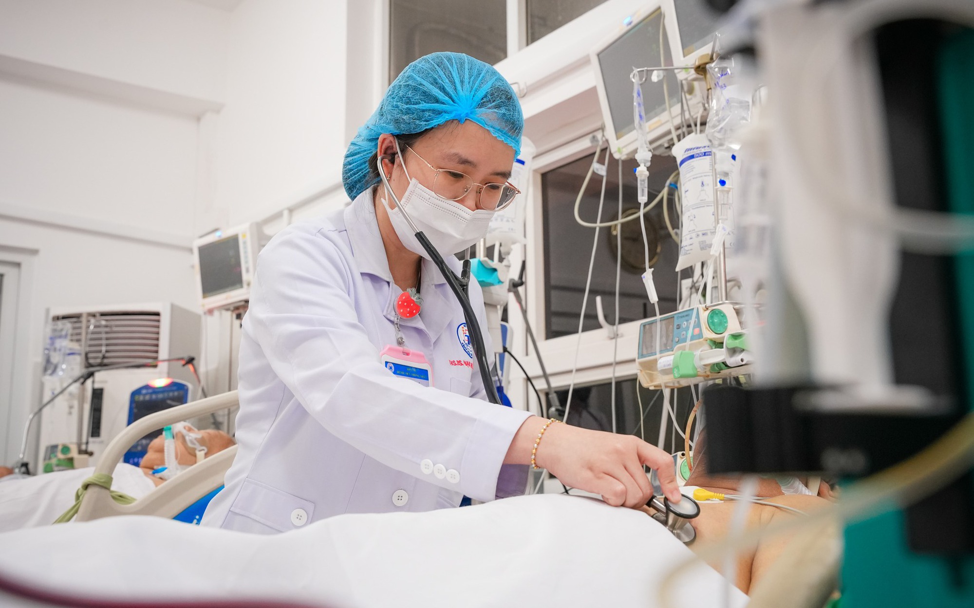 Uống nhầm hóa chất đựng trong chai nước, người đàn ông suýt tử vong