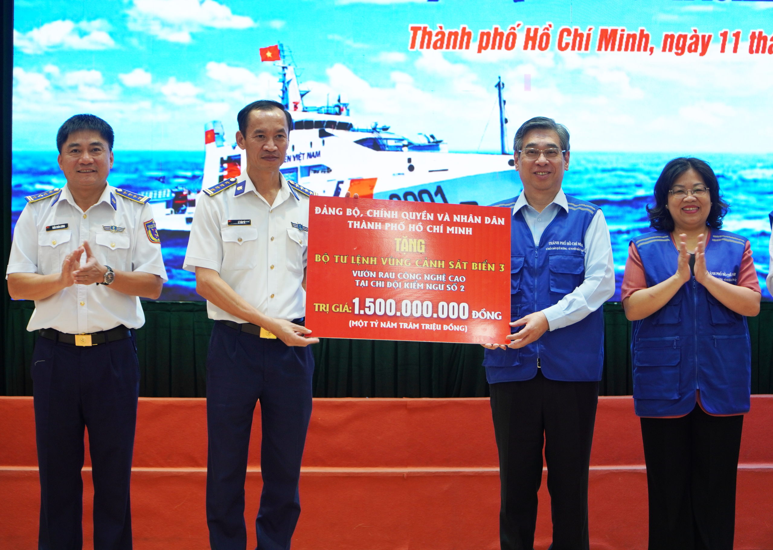 Chung tay xây dựng "thế trận lòng dân" trên biển - Ảnh 1.