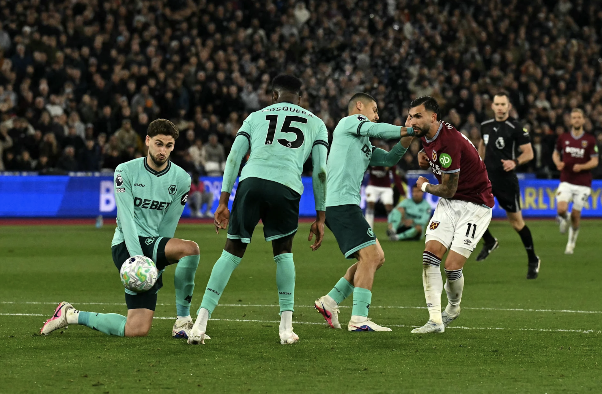 West Ham thắng nghiền ép Wolves, Tottenham bị kéo xuống nhóm rớt hạng - Ảnh 3.