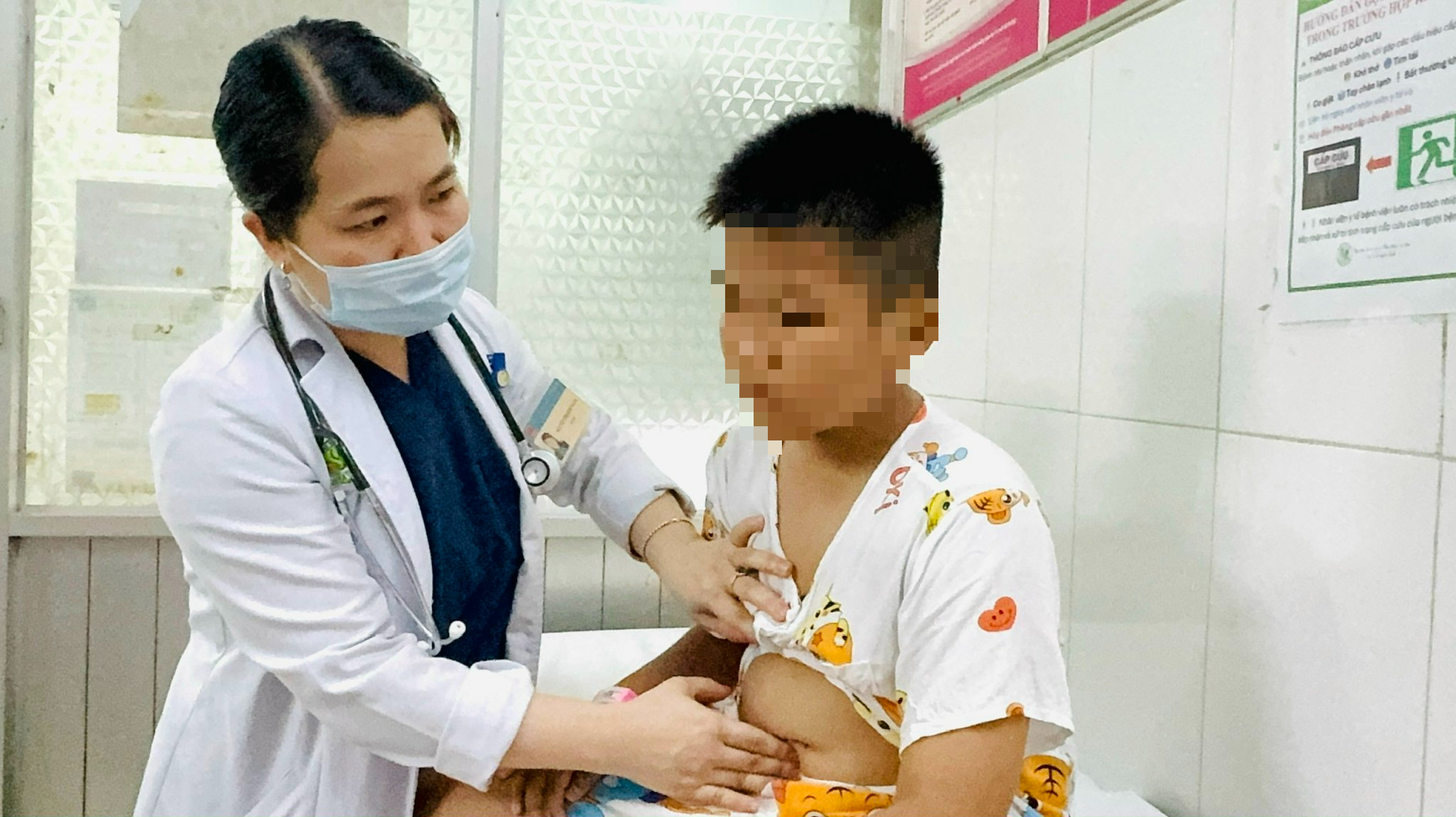 Số học sinh vụ nghi ngộ độc tại phường B&igrave;nh Quới tăng l&ecirc;n 184 em - Ảnh 1.